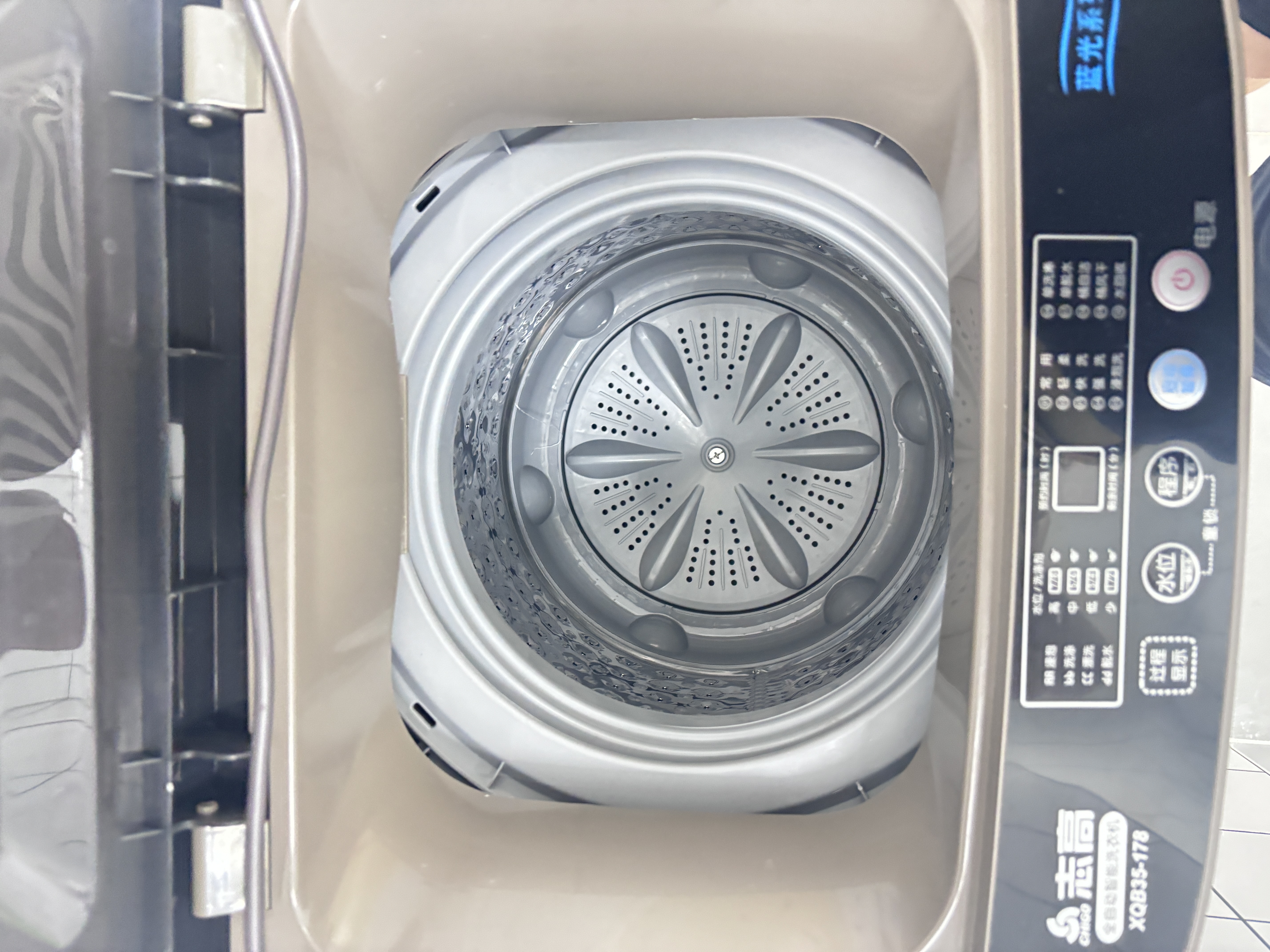 志高（CHIGO）全自动洗衣机 家用小型波轮 洗脱一体机大容量 公寓宿舍出租房 咖啡金 波轮 7斤【蓝光洗护+风干洁桶+强电机】 实拍图