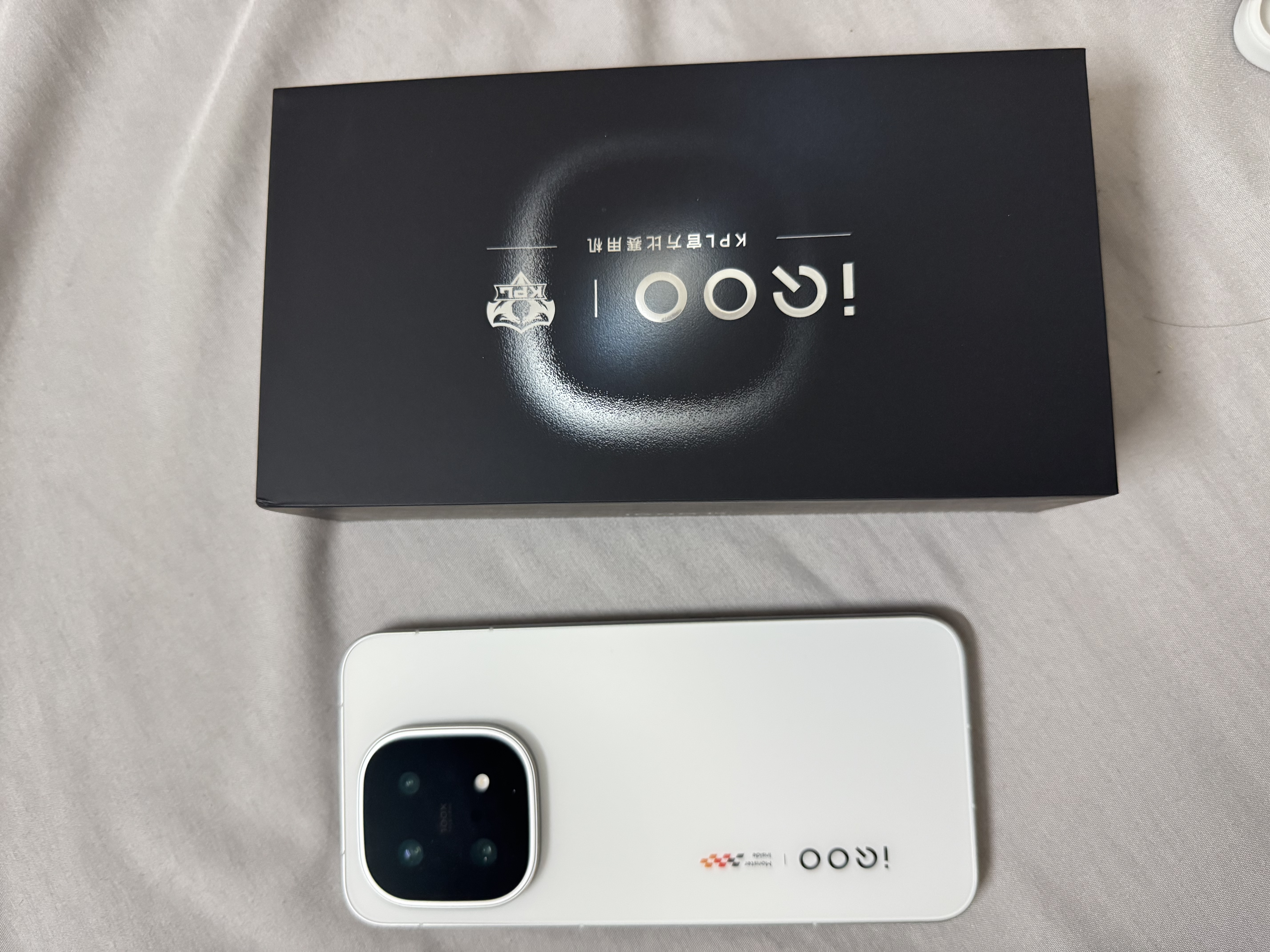 vivo iQOO 15 12GB+256GB传奇版 第五代骁龙8至尊版 2K 三星珠峰屏 国家补贴 iqoo15游戏电竞手机 实拍图