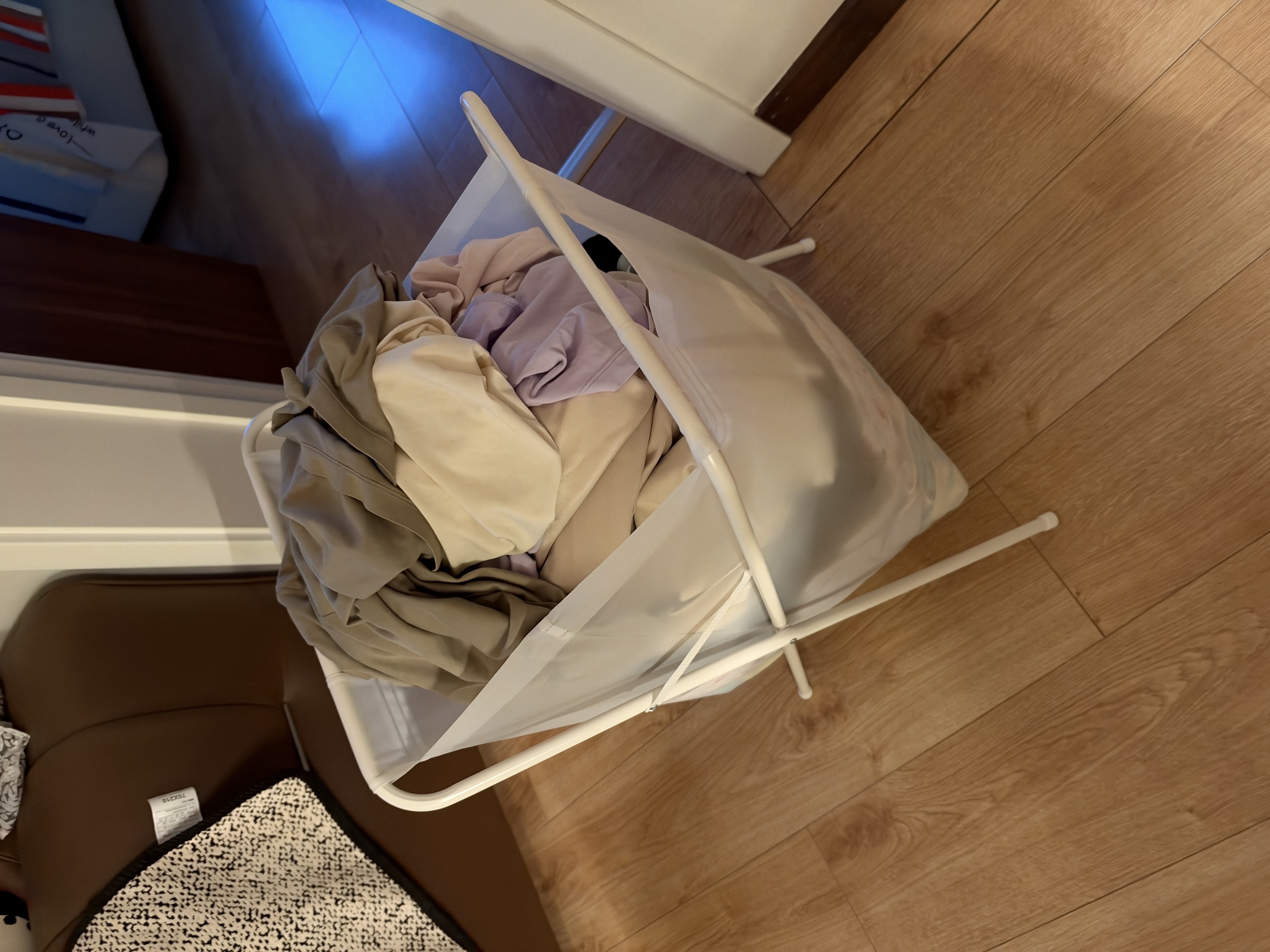 宜家（IKEA）JALL加尔带架洗衣用袋收纳筐洗衣篮可折叠家用储物袋学生宿舍 带架洗衣用袋 50公升 实拍图