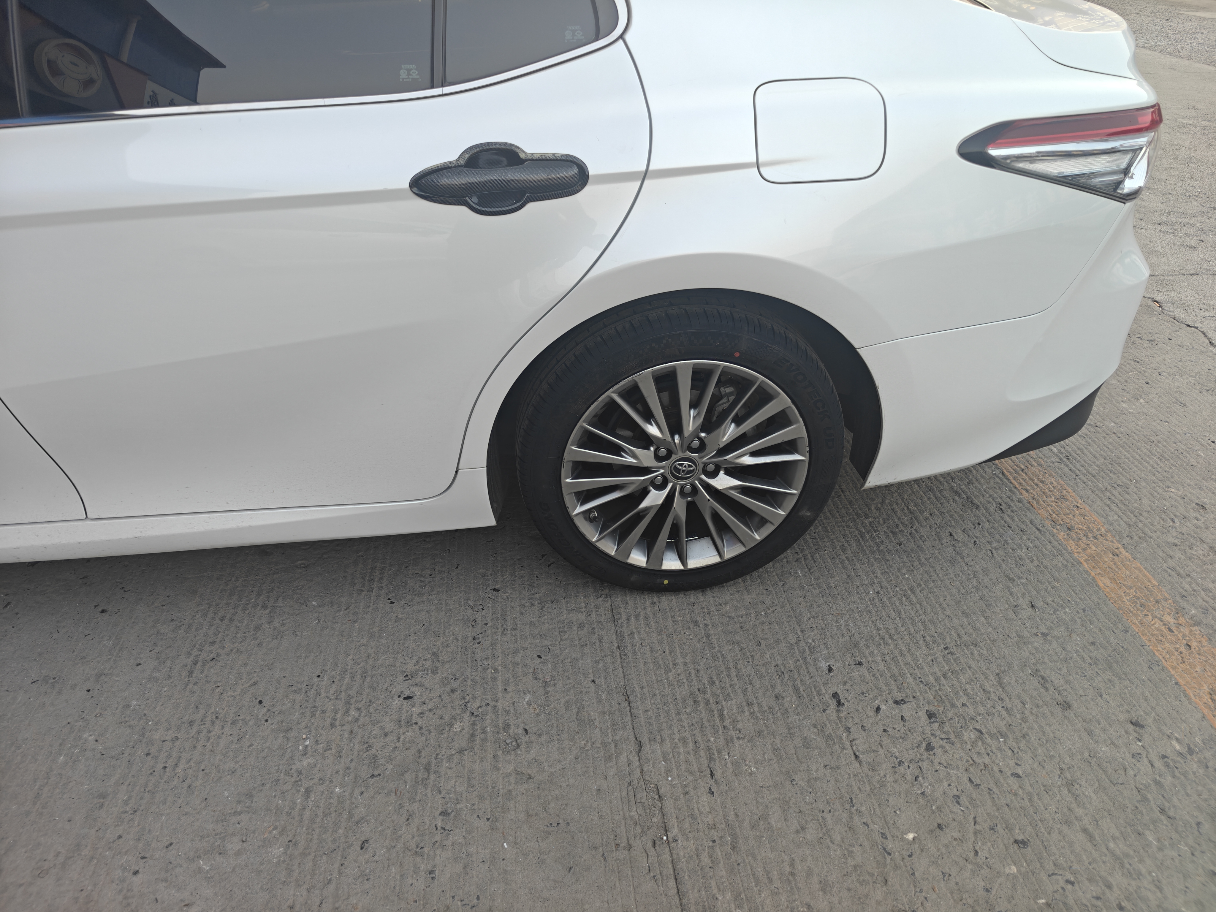 玲珑轮胎汽车轮胎235/45R18 98W XL 玲珑臻选UD 凯美瑞/比亚迪秦/特斯拉 实拍图