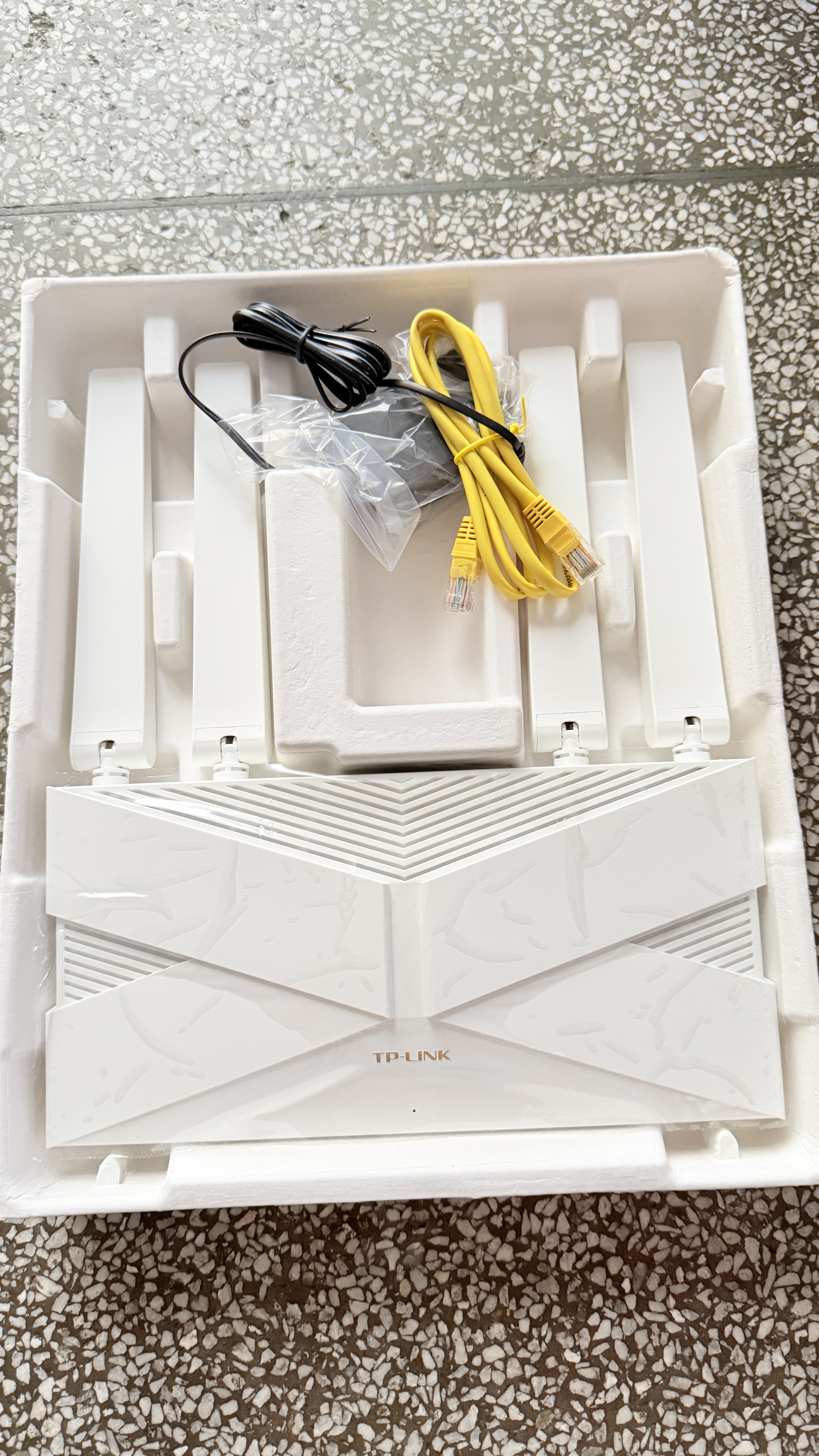 普联（TP-LINK）全屋路由器AX3000 子母路由分布式1母4子（独立包装）千兆无线双频大户型易展有线无线均可组网 实拍图