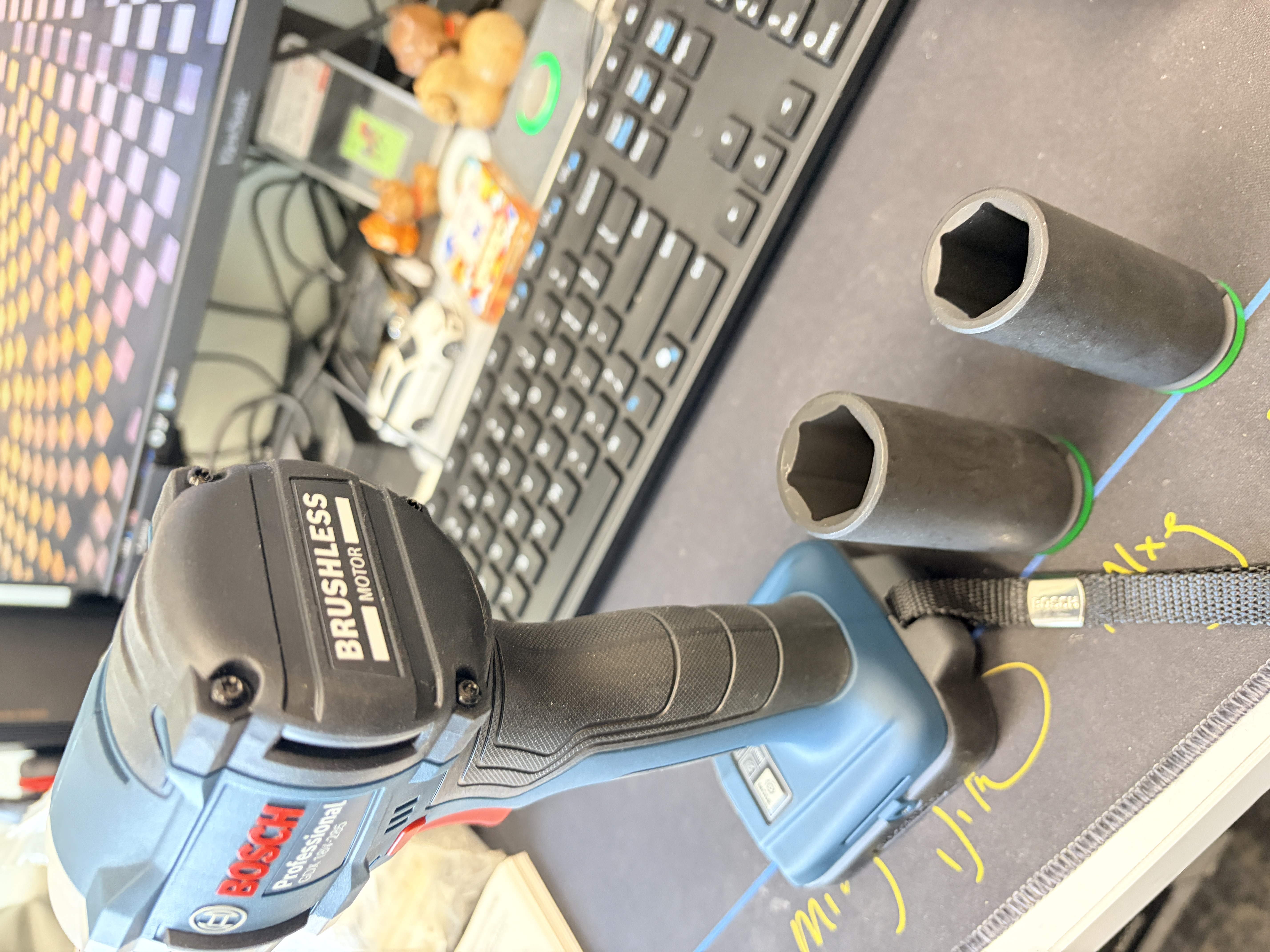 博世（BOSCH）18V无刷锂电冲击扳手285牛米大扭矩GDX18V-285单电3.0Ah套筒套装 实拍图