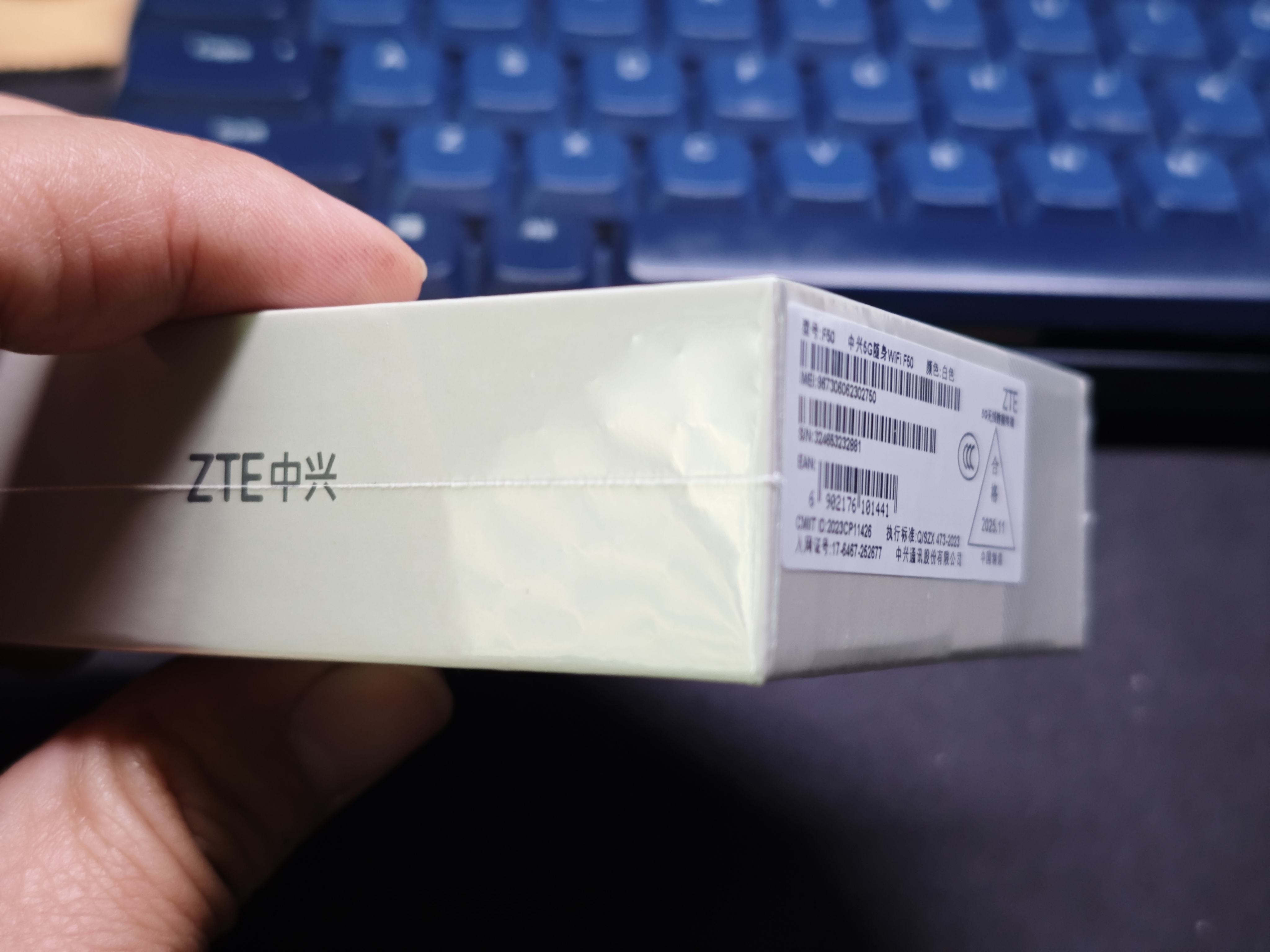 中兴（ZTE）F50 5G随身移动wifi轻量化便携UFI无线上网卡免插卡可换卡路由随行车载笔记本流量卡托 MU300 实拍图