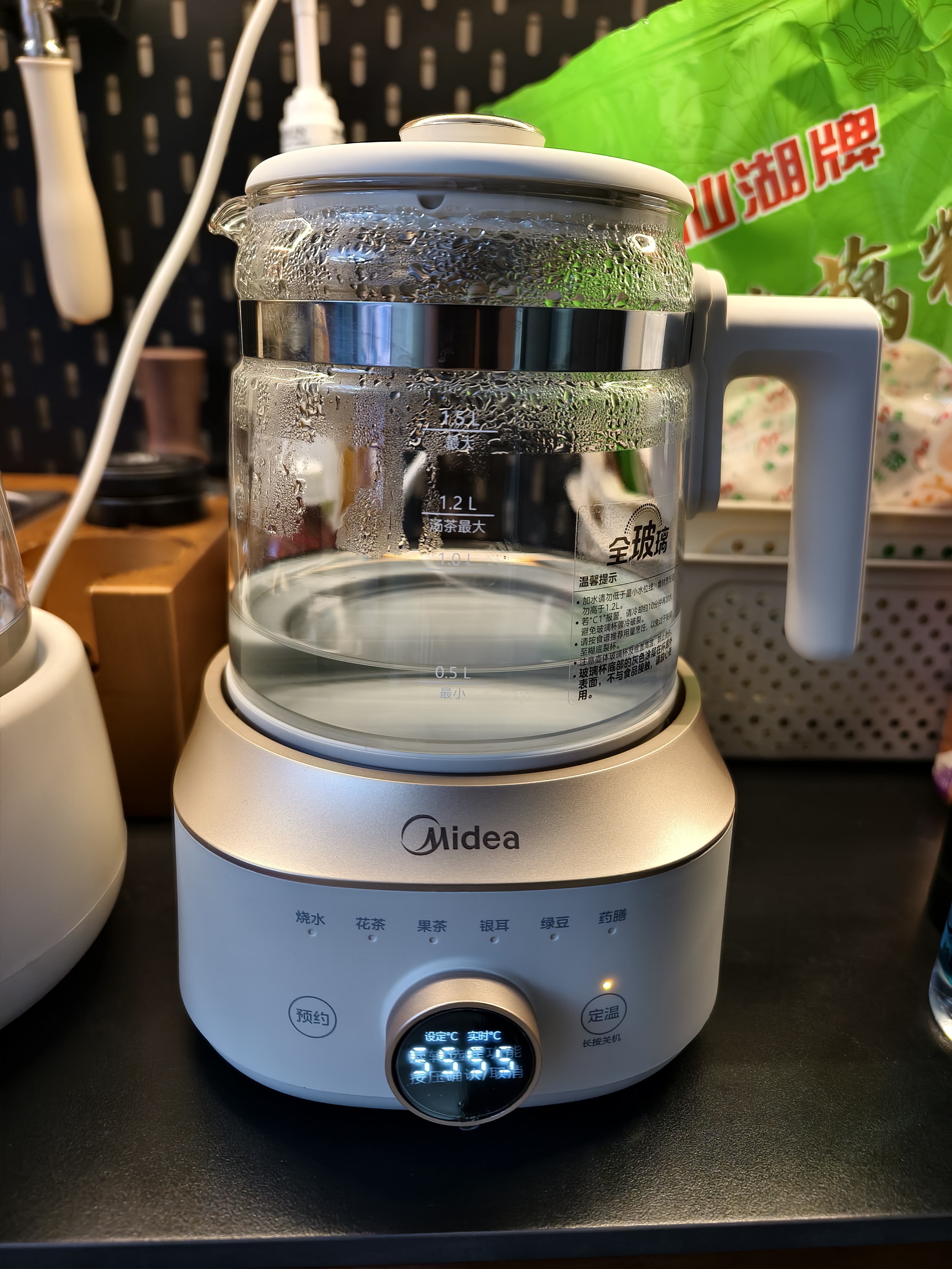 美的（Midea）全玻璃养生壶全自动烧水壶母婴恒温泡奶机电热水壶花茶壶辅食机全包裹护底防碎1.5L MK-YS15B201 实拍图