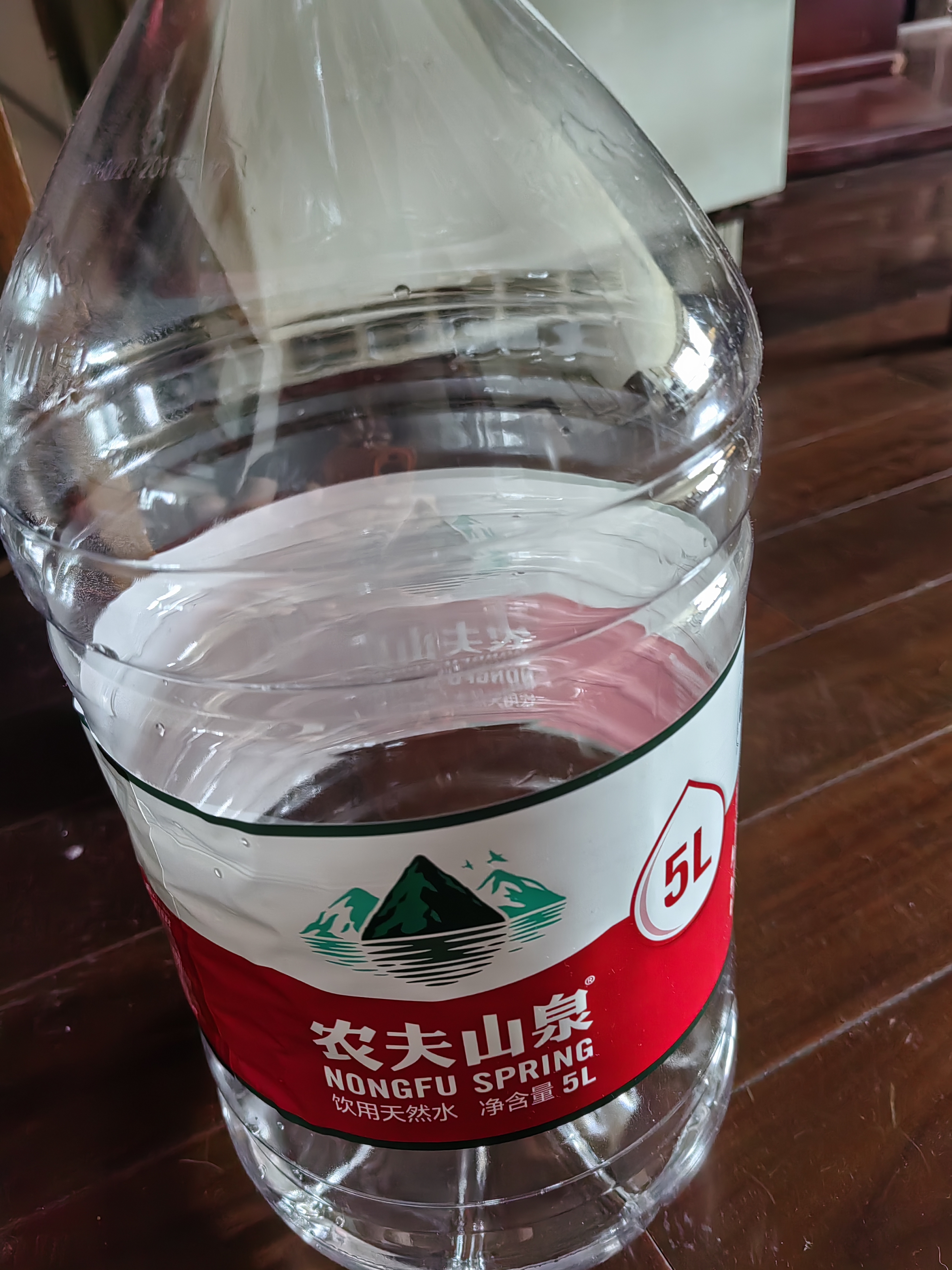 农夫山泉饮用水 饮用天然水5L*4桶 整箱装 桶装水塑膜随机包装 实拍图