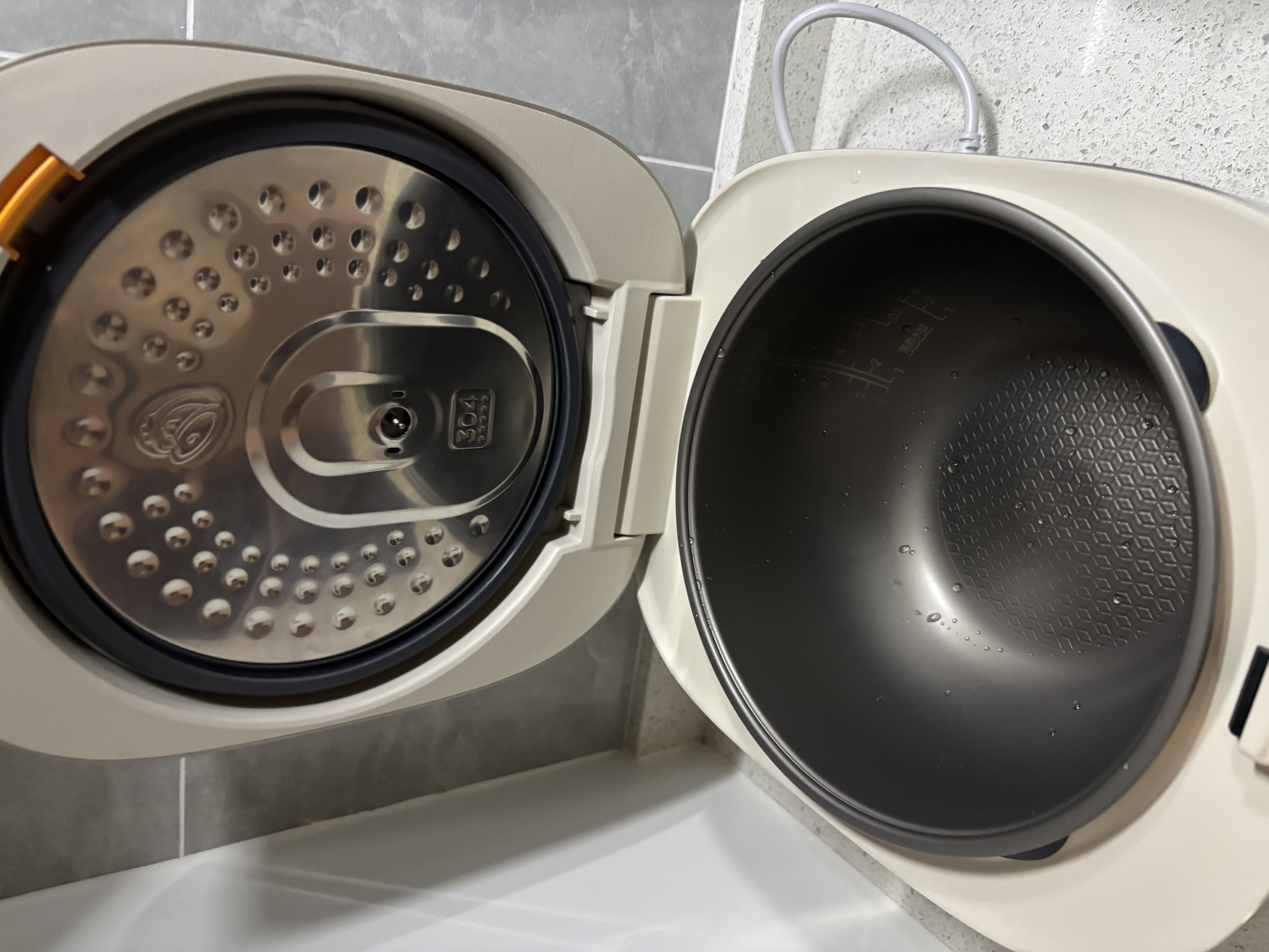 美的（Midea）电饭煲1-8人4升大容量火旋风IH加热纯钛内胆0涂层不粘锅家用电饭锅MB-HC4076T美食大赛同款 实拍图