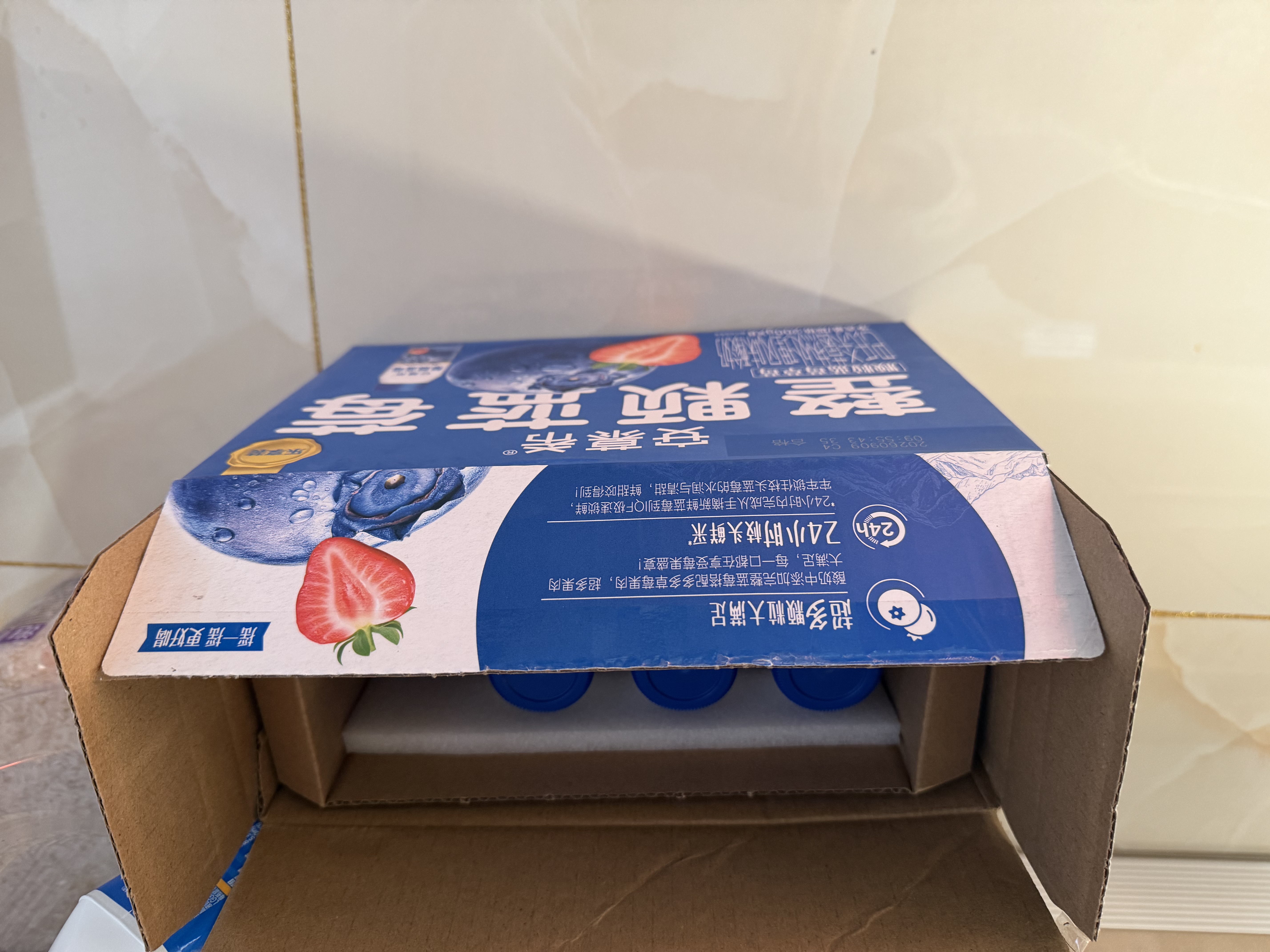 伊利安慕希整颗蓝莓 风味常温酸奶200g*8瓶/箱  礼盒装 实拍图