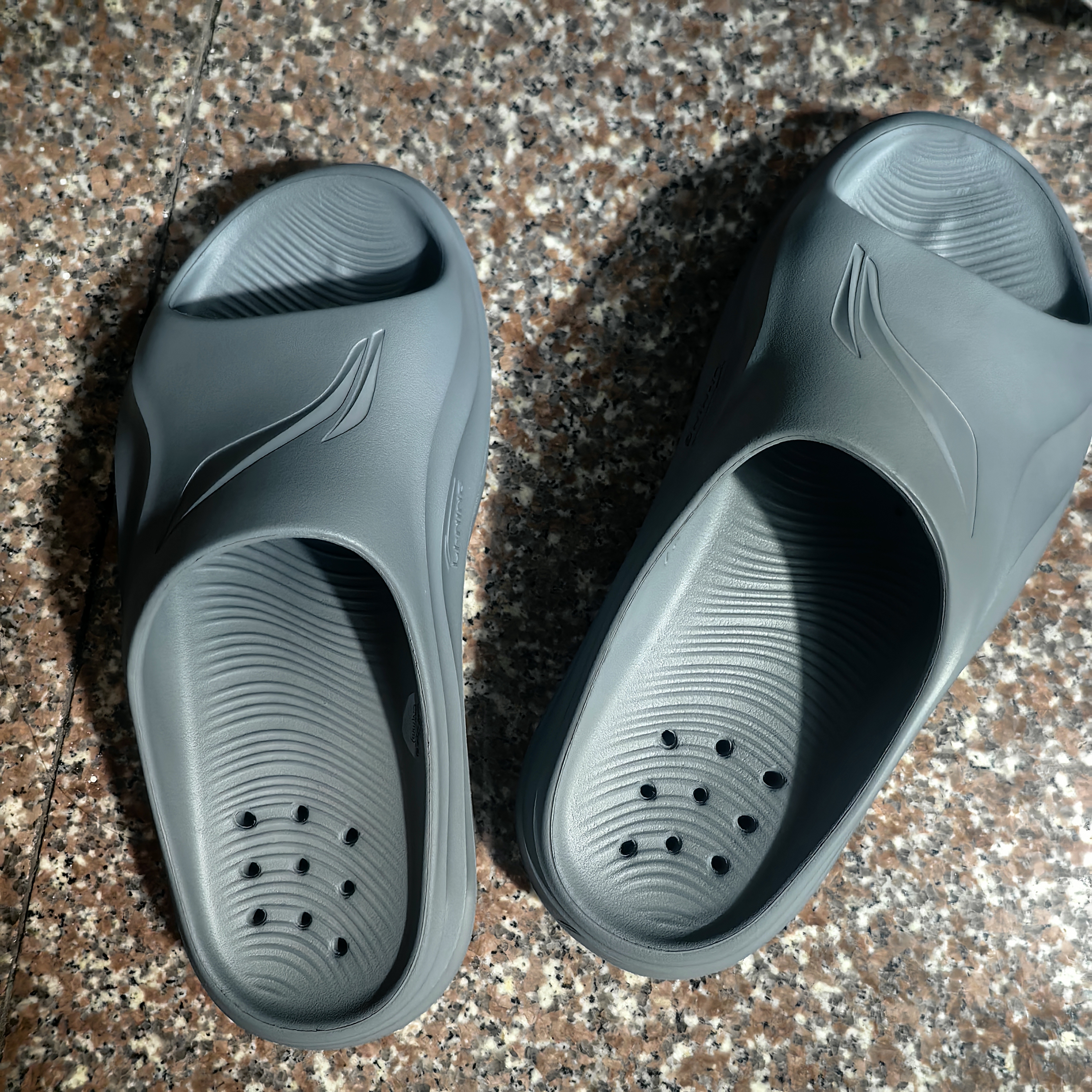 李宁（LI-NING）运动拖鞋男女四季情侣一字拖鞋家居洗澡海边防滑防异味外穿拖鞋 实拍图