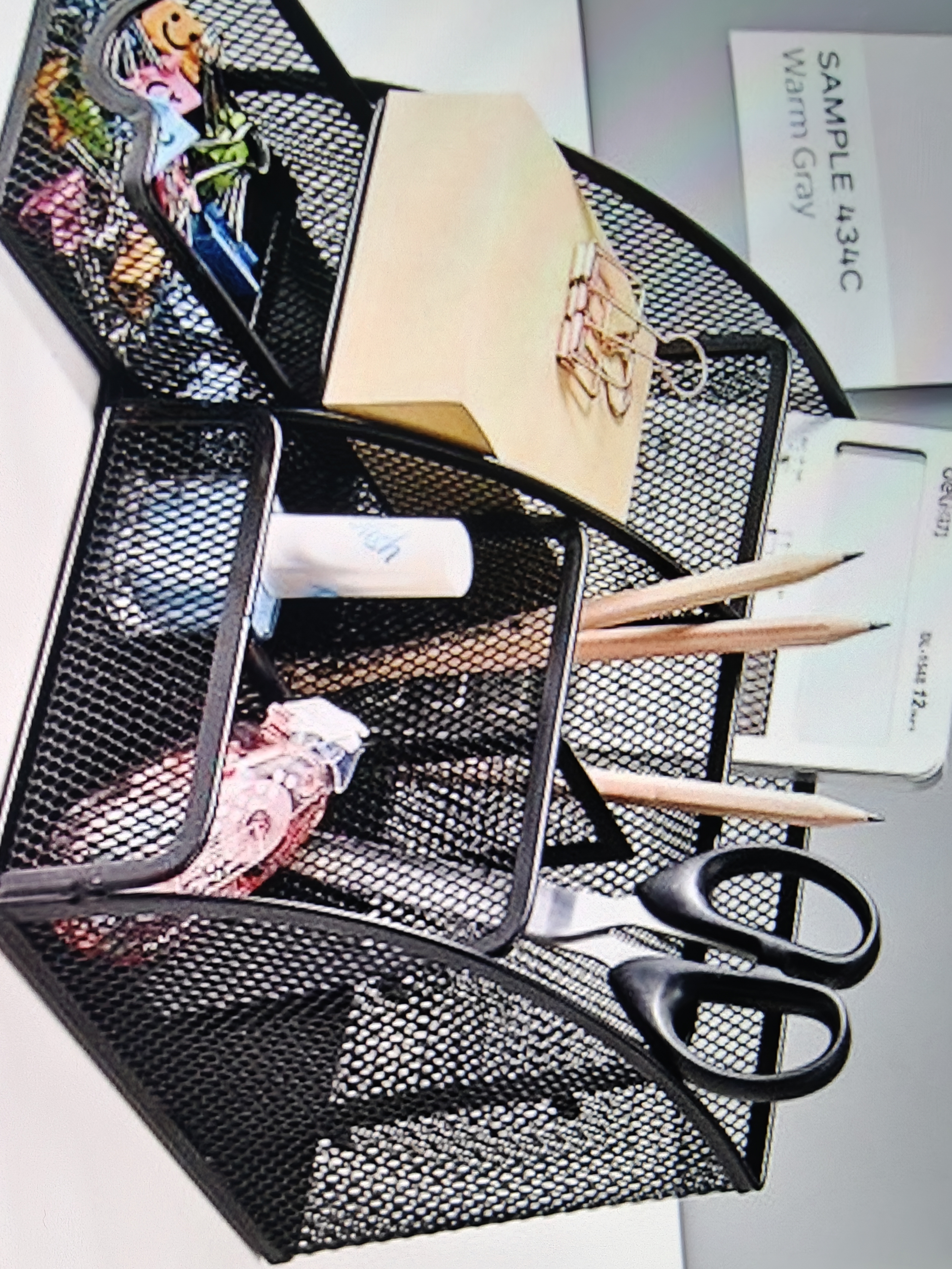 得力（deli）创意金属网纹办公笔筒 多功能七格办公桌面收纳盒摆件 办公用品 黑色9200 实拍图