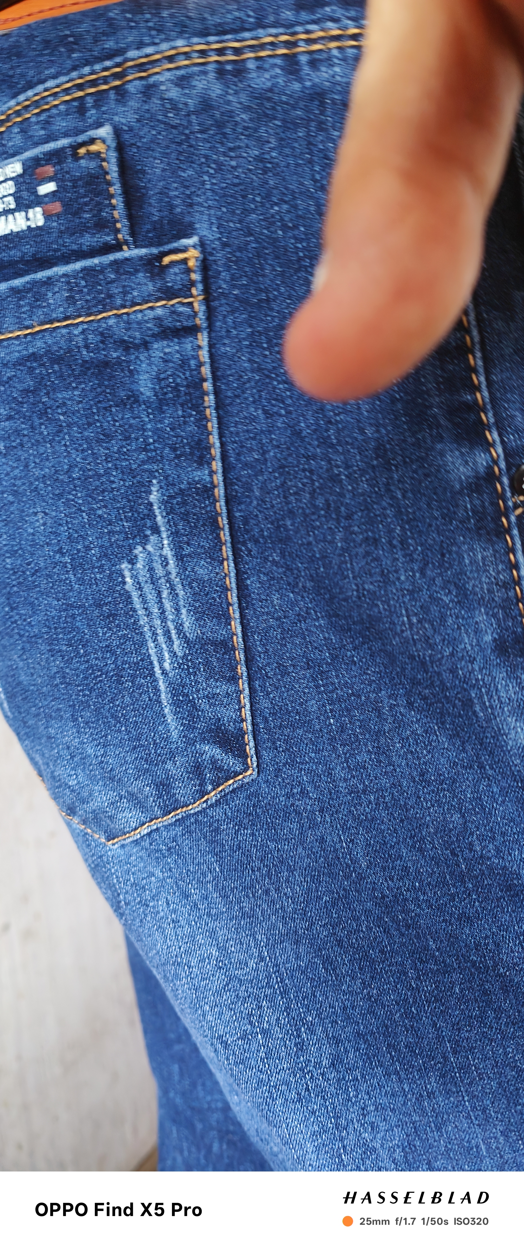 真维斯（Jeanswest）牛仔裤男2026春夏柔软棉弹修身小脚裤潮流时尚印花男长裤深蓝32 实拍图