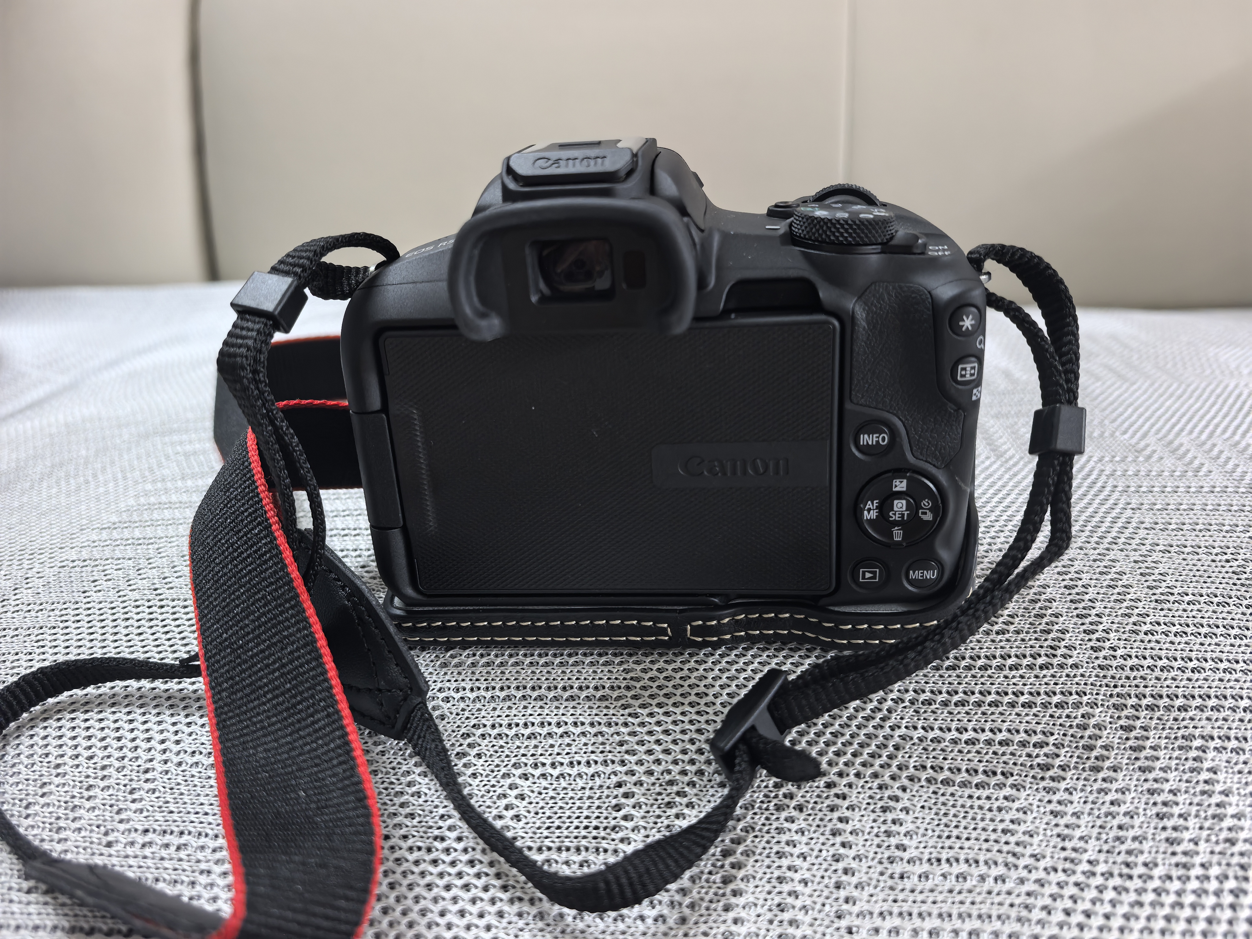 佳能（Canon）佳能r50 入门级微单相机 Vlog拍摄 4K高清视频 自拍照相 半画幅无反 学生旅行家用 扫街旅拍套装  实拍图
