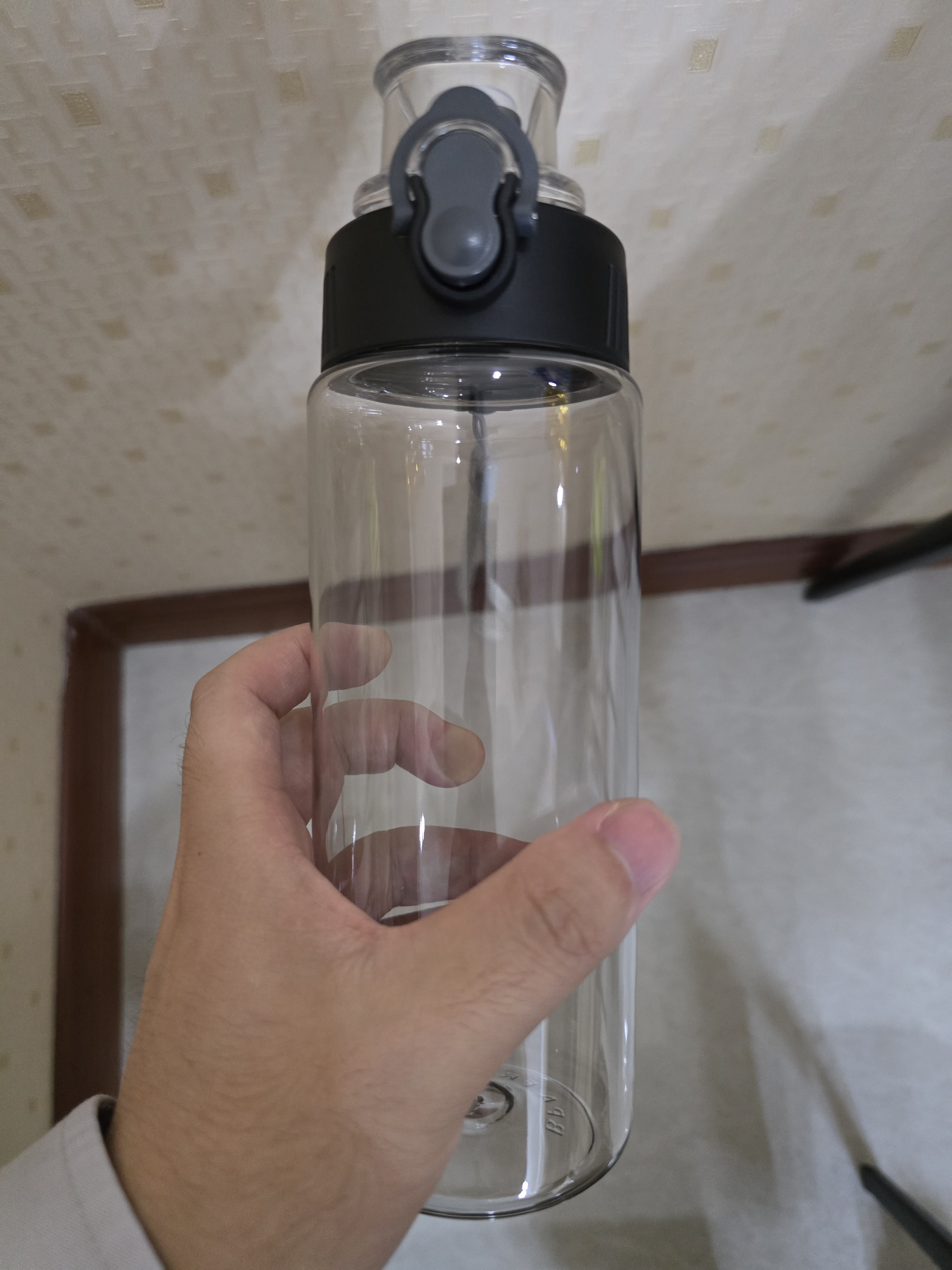 京东京造 运动水杯Tritan大容量水壶学生儿童塑料杯【防漏水】黑600ml 实拍图