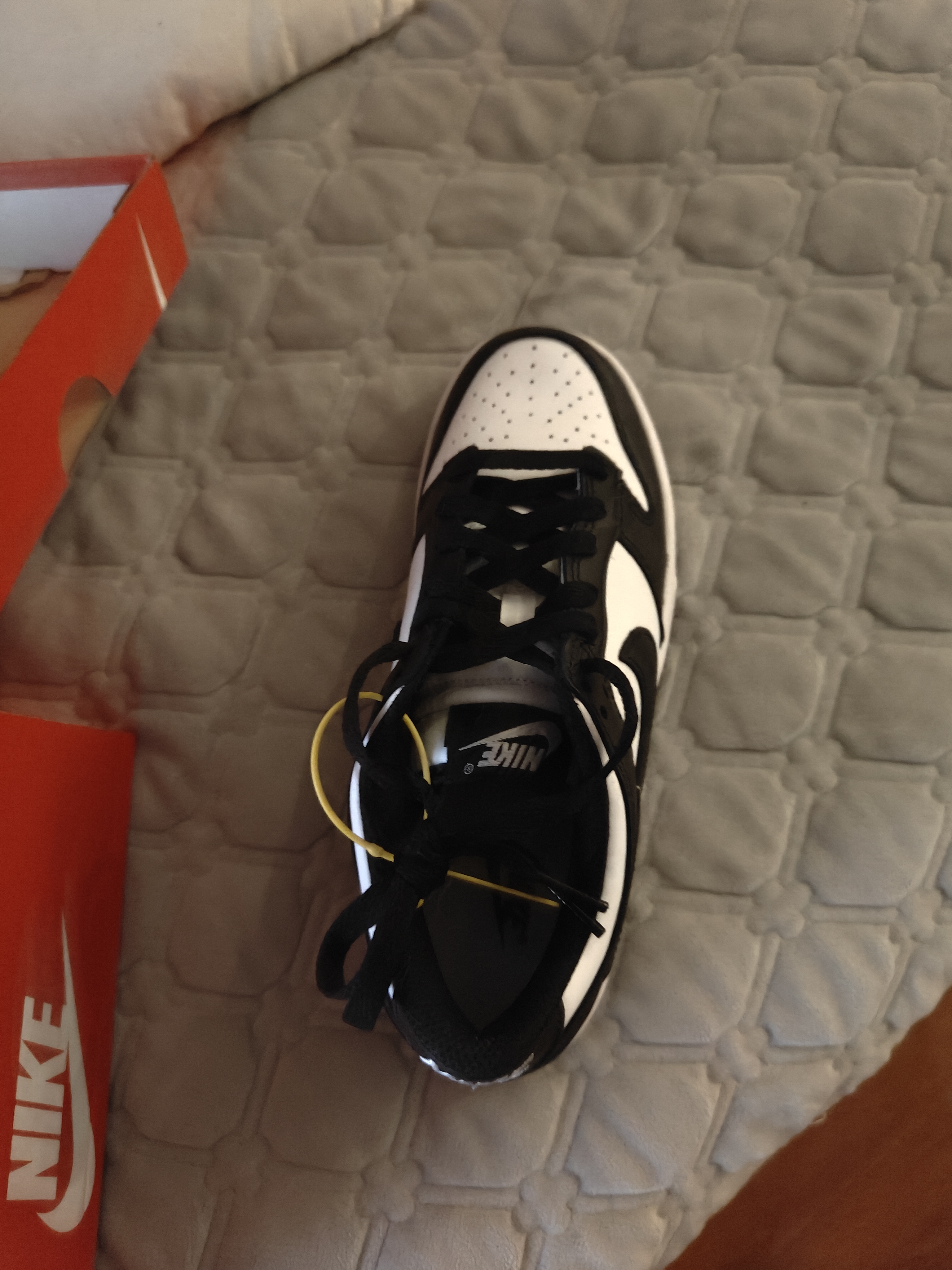 耐克NIKE女子休闲板鞋 DUNK 百搭大童运动鞋CW1590-100白黑37.5 实拍图