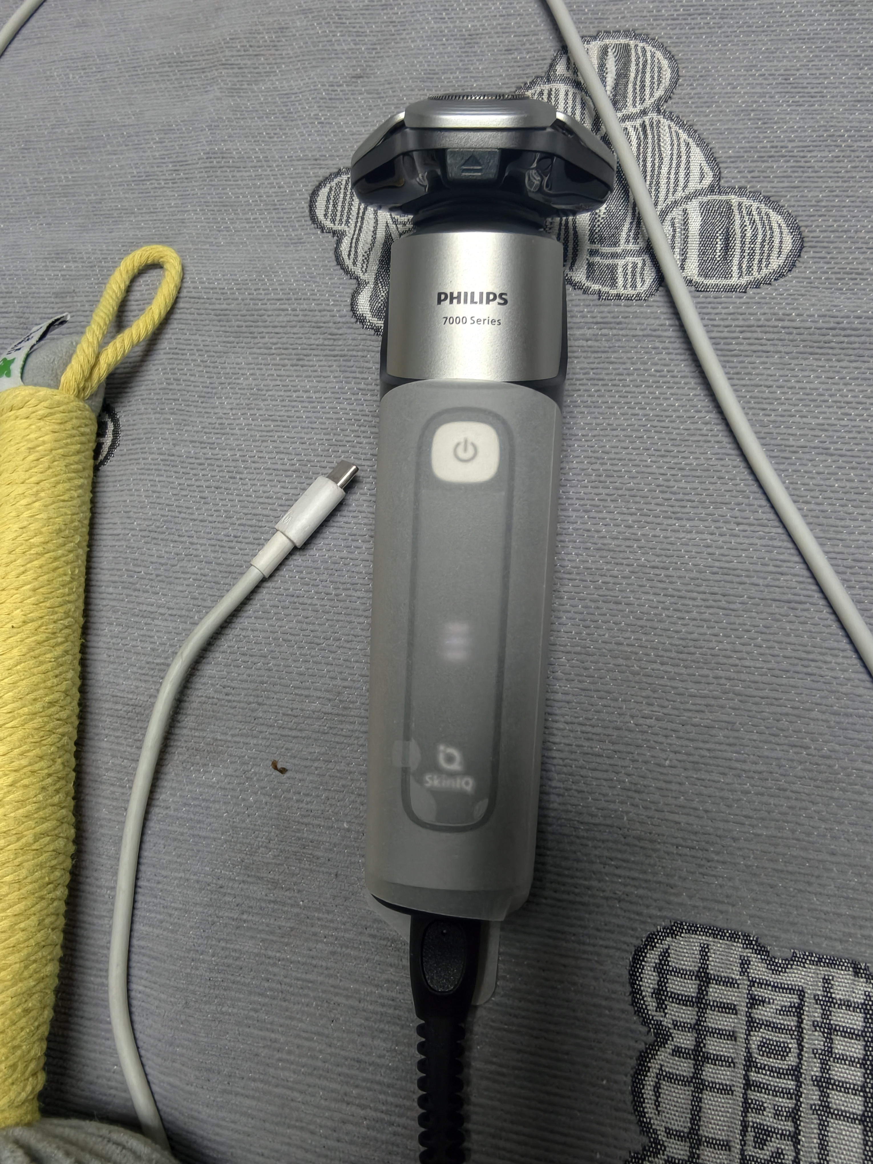 飞利浦2026新款男士自营电动剃须刀新机皇7系 9系同款Mini刀头 0.00微米净剃刮胡刀  生日礼物送男生父亲 实拍图