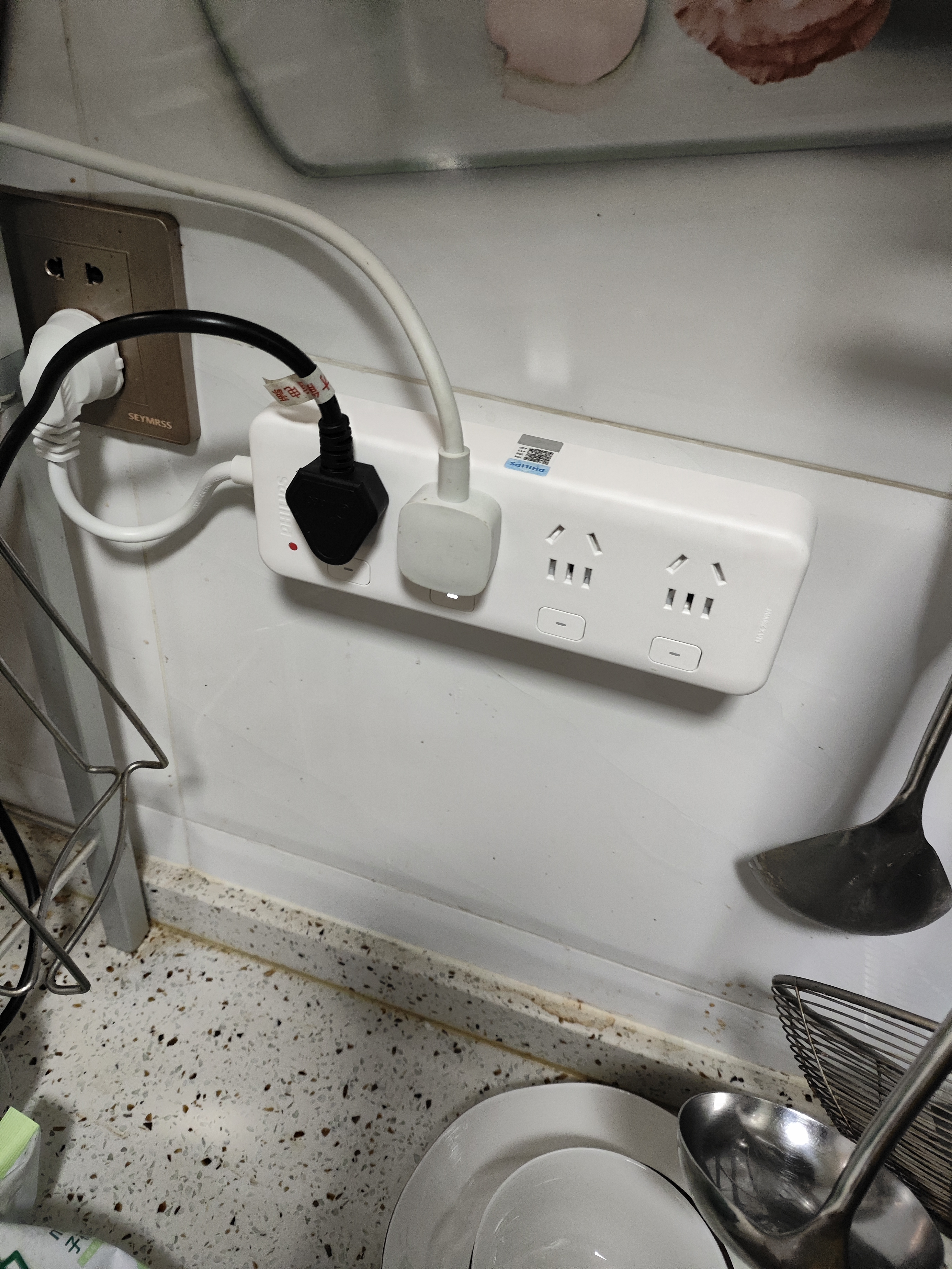 飞利浦（PHILIPS）赠品 排插固定器免打孔插座插板自粘无痕固定墙上贴多功能家用收纳电线 【只含固定器无插排】 实拍图