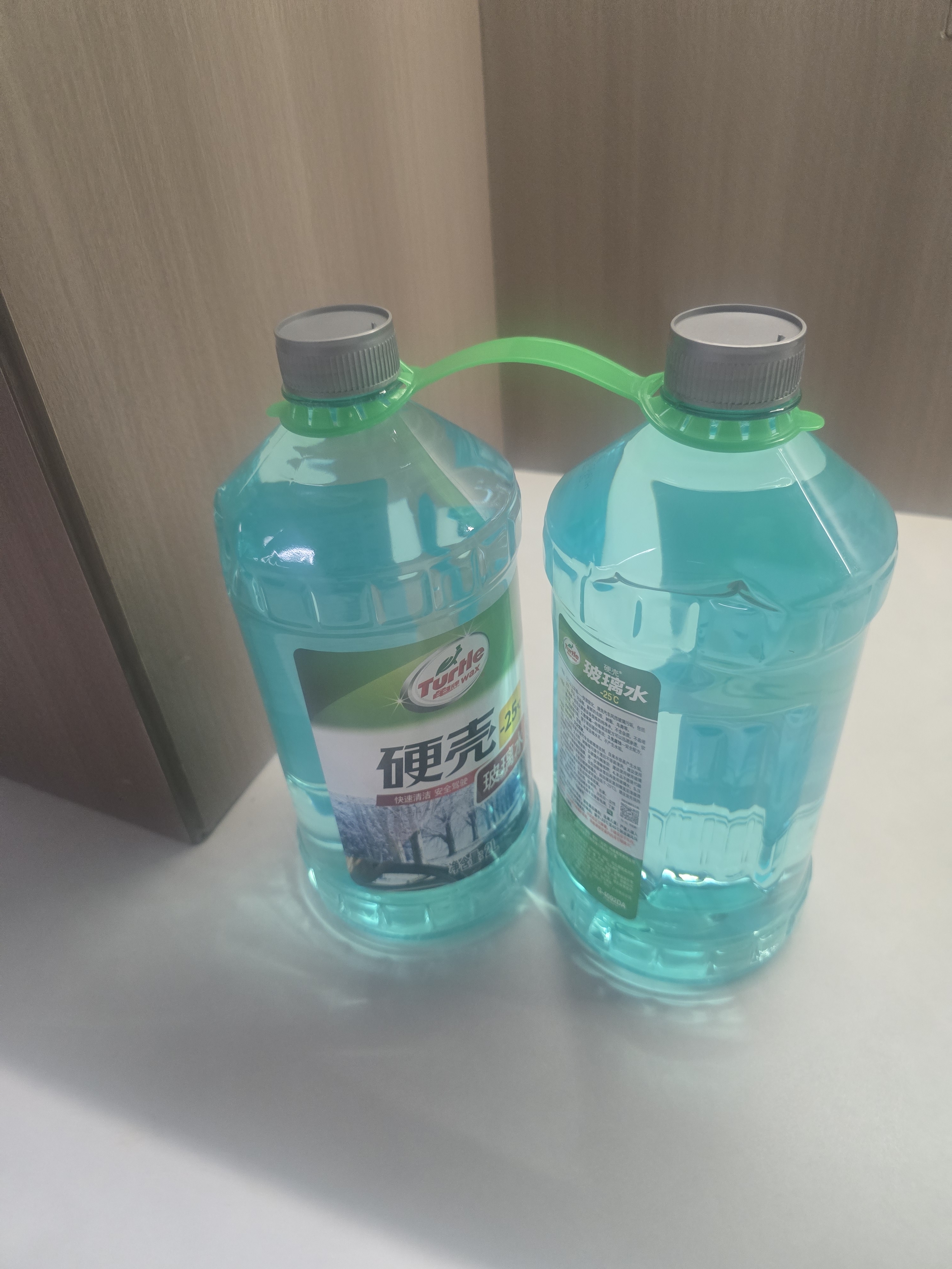 龟牌（Turtle Wax）硬壳防冻玻璃水-25°汽车强力去油膜去污雨刮水四季通用2L*2瓶 实拍图