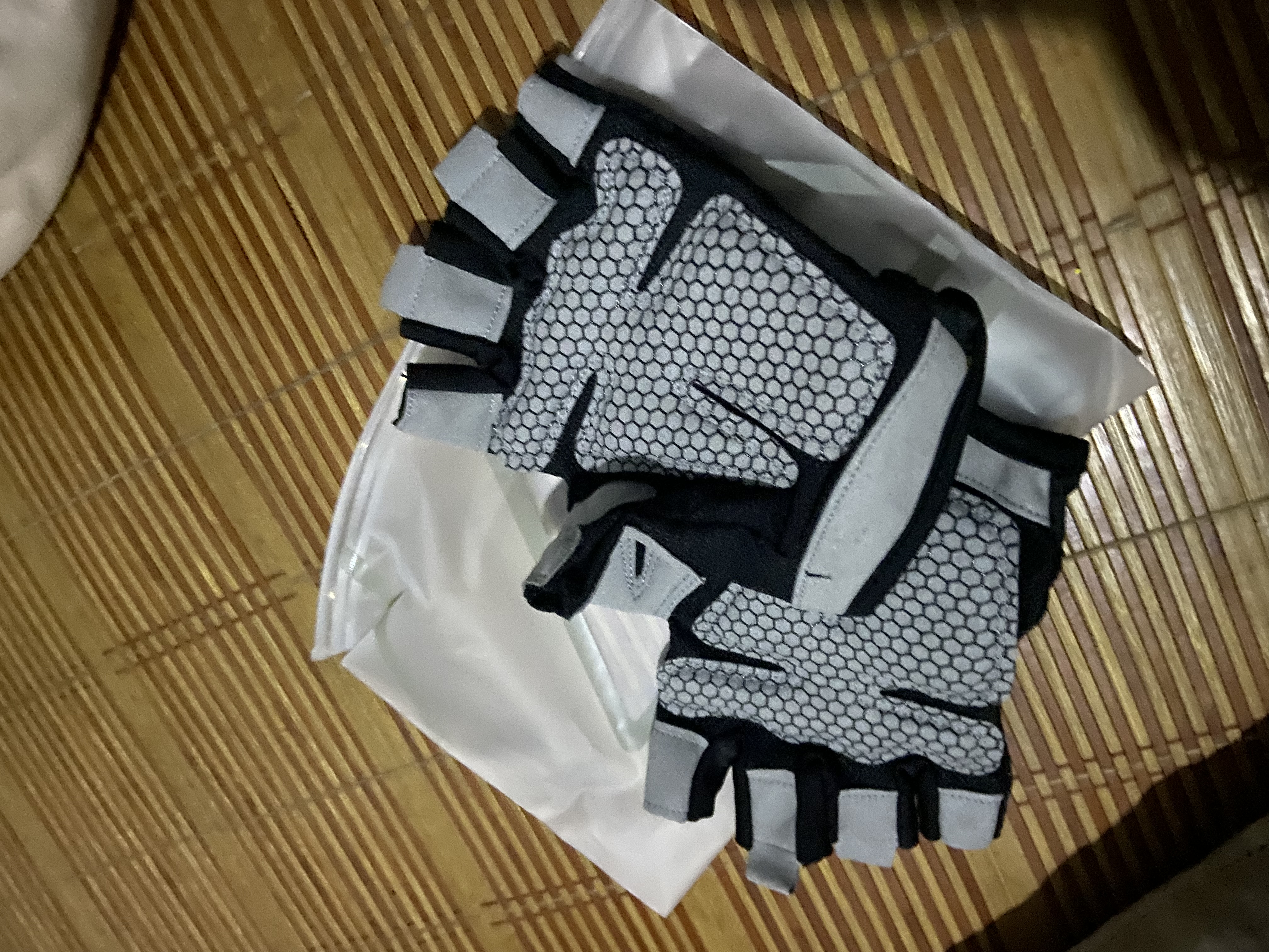 匹克健身手套男女运动骑行半指单杠引体向上撸铁防茧防滑护手 L 实拍图