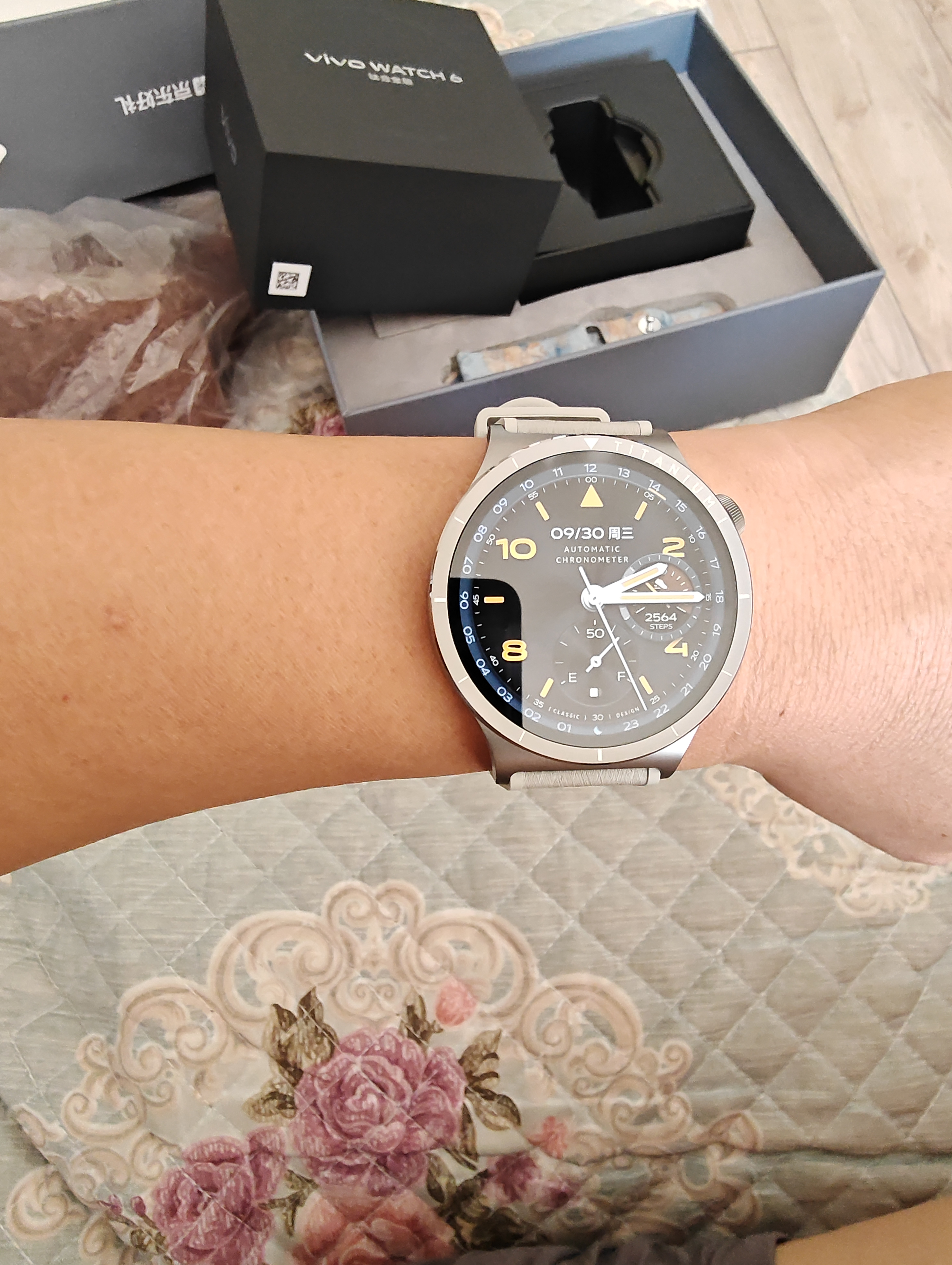 vivo WATCH 6 eSIM版 原色【时装周礼盒1】 蓝宝石玻璃表镜 超轻薄表体 进阶跑骑指导 智能手表 实拍图