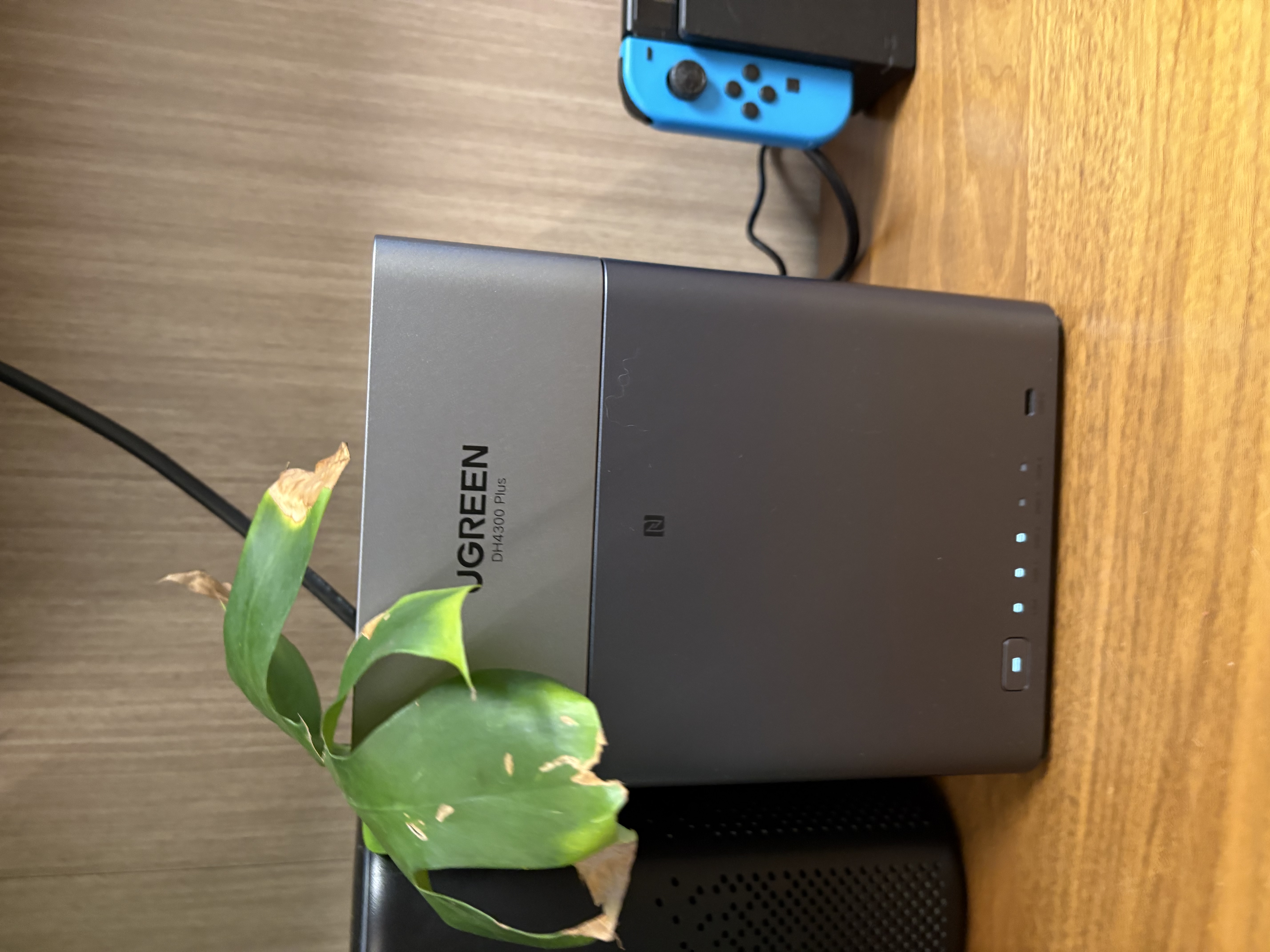 绿联私有云DH4300 Plus 8G版8T四盘位NAS智能家庭存储个人云硬盘网络服务器手机NFC连接AI相册平板扩容 实拍图