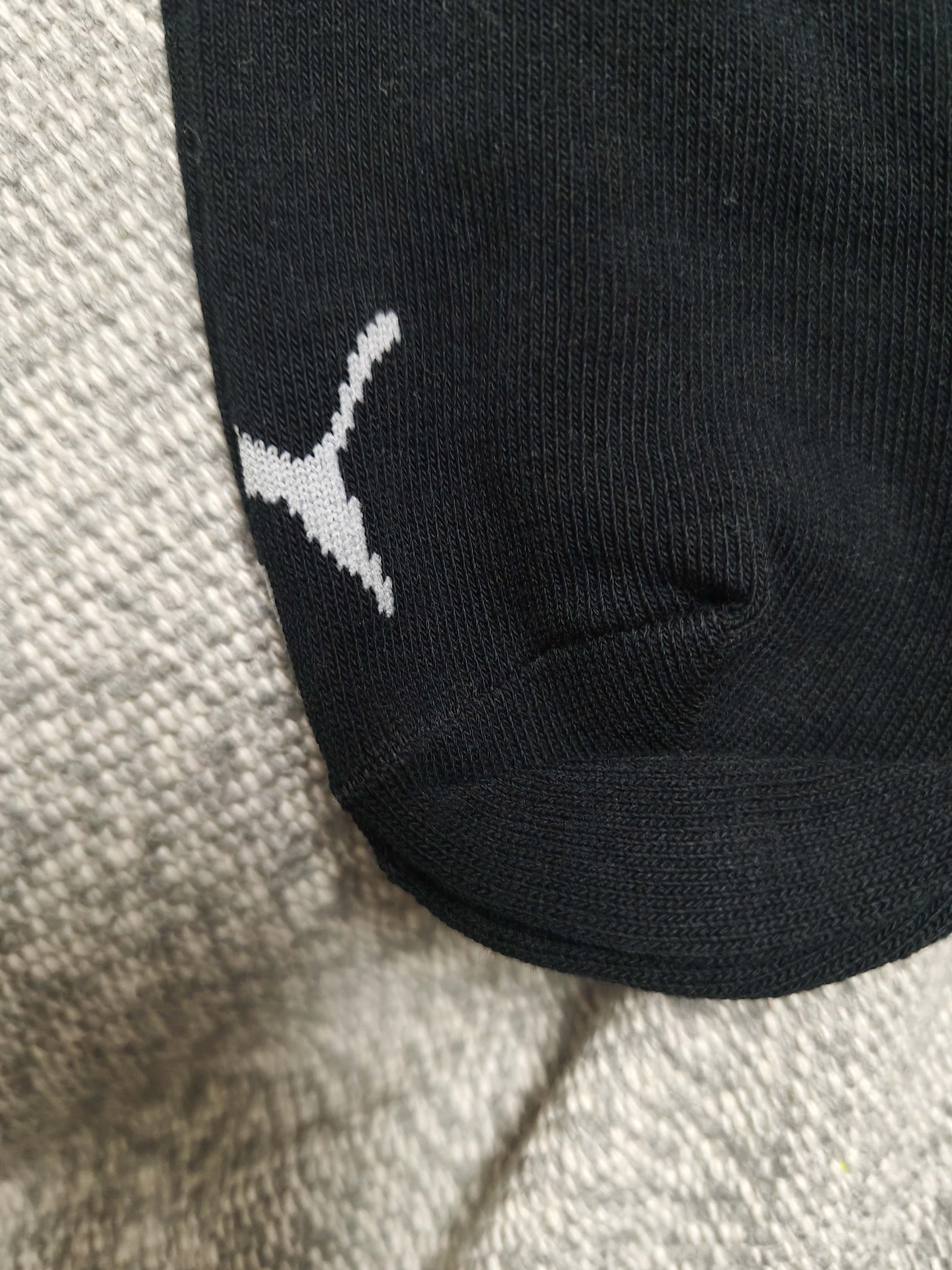 彪马（PUMA）男袜子男士运动休闲款透气中筒棉袜纯色袜男款吸汗秋冬百搭 黑灰组合 3双 均码 EU39-42（适合脚码40-44） 实拍图