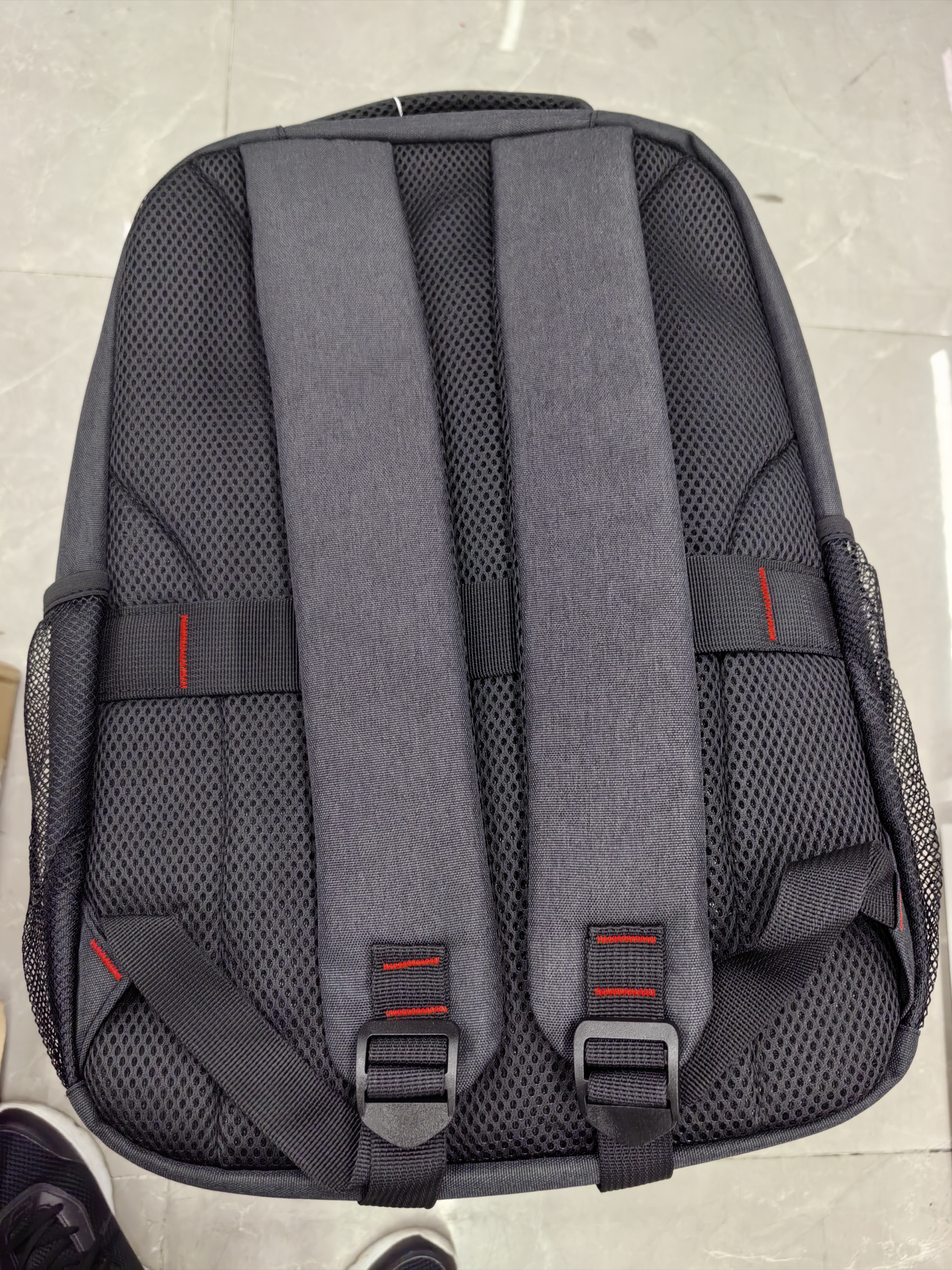 联想（Lenovo）初高中大学生书包旅行背包男女出差运动旅行通勤笔记本电脑包双肩包黑色16英寸【升级防水面料】 实拍图
