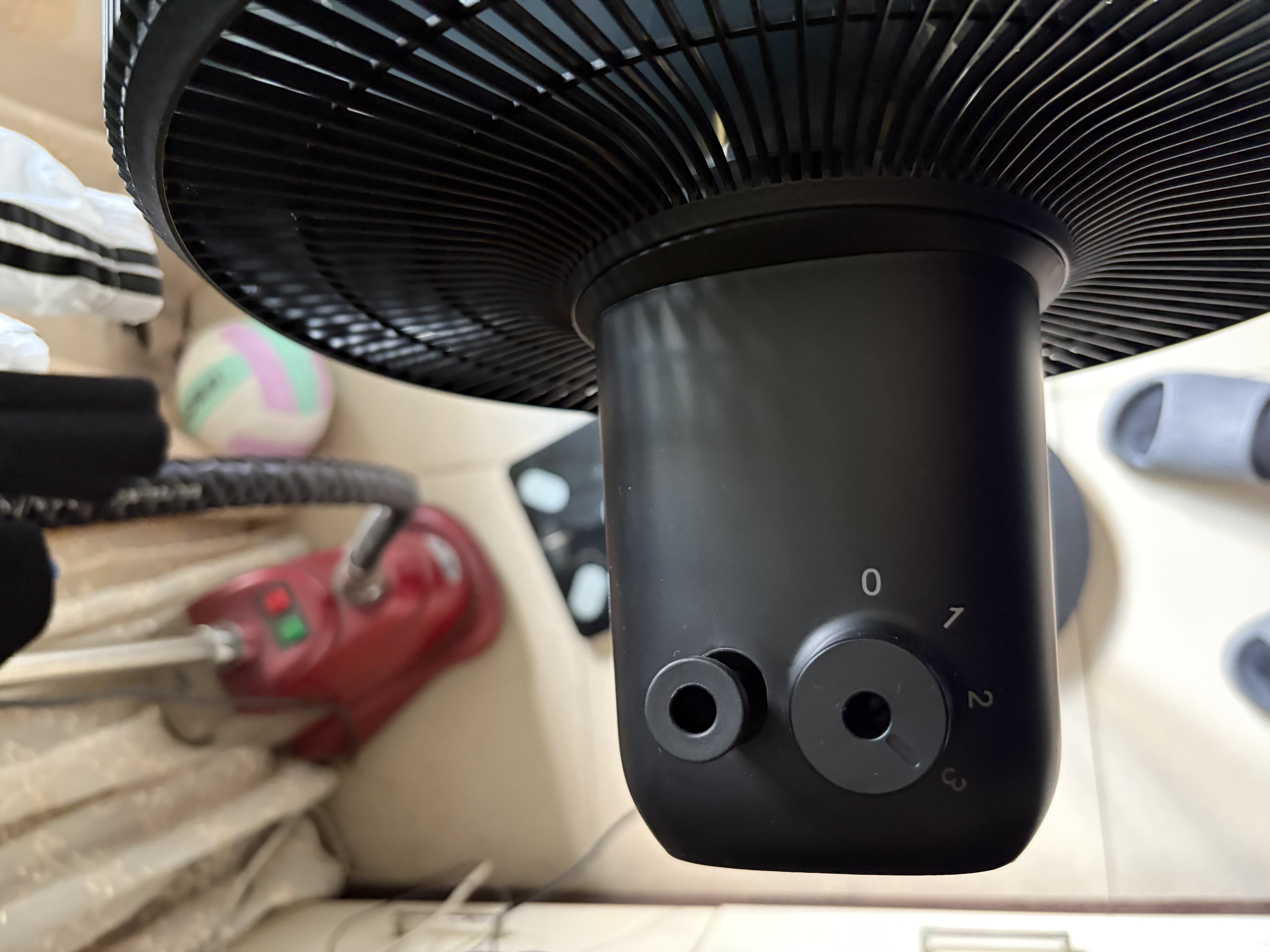 美的（Midea）【超级单品】七叶轻音立式电风扇家用柔风落地扇台式桌面小型风扇大风量节能摇头宿舍电扇 SAF30AB 实拍图