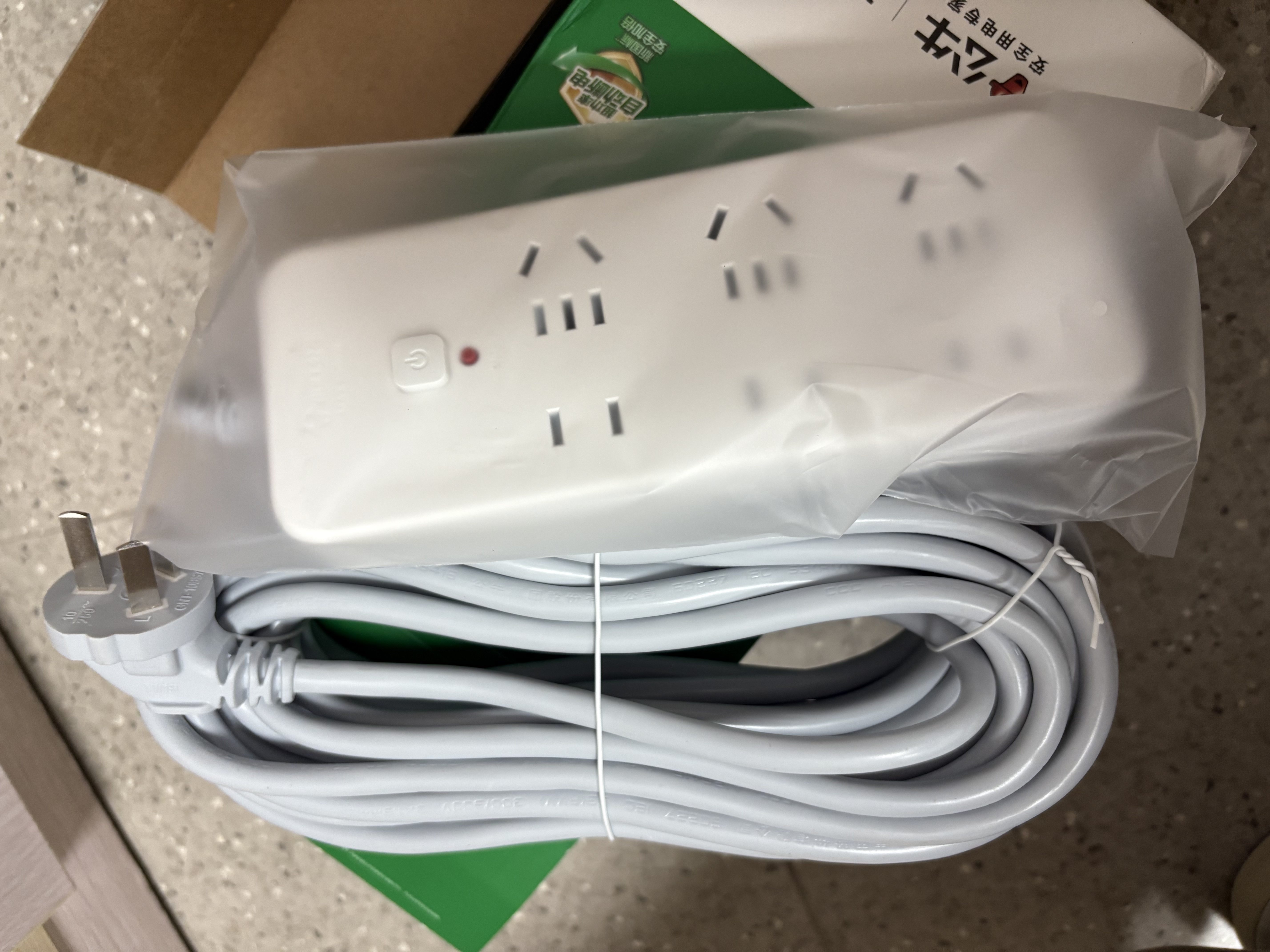 公牛（BULL）新国标过载超功率保护插座/插线板/插排/排插/接线板/拖线板  3C认证  6位总控全长10米  GN-B2330 实拍图