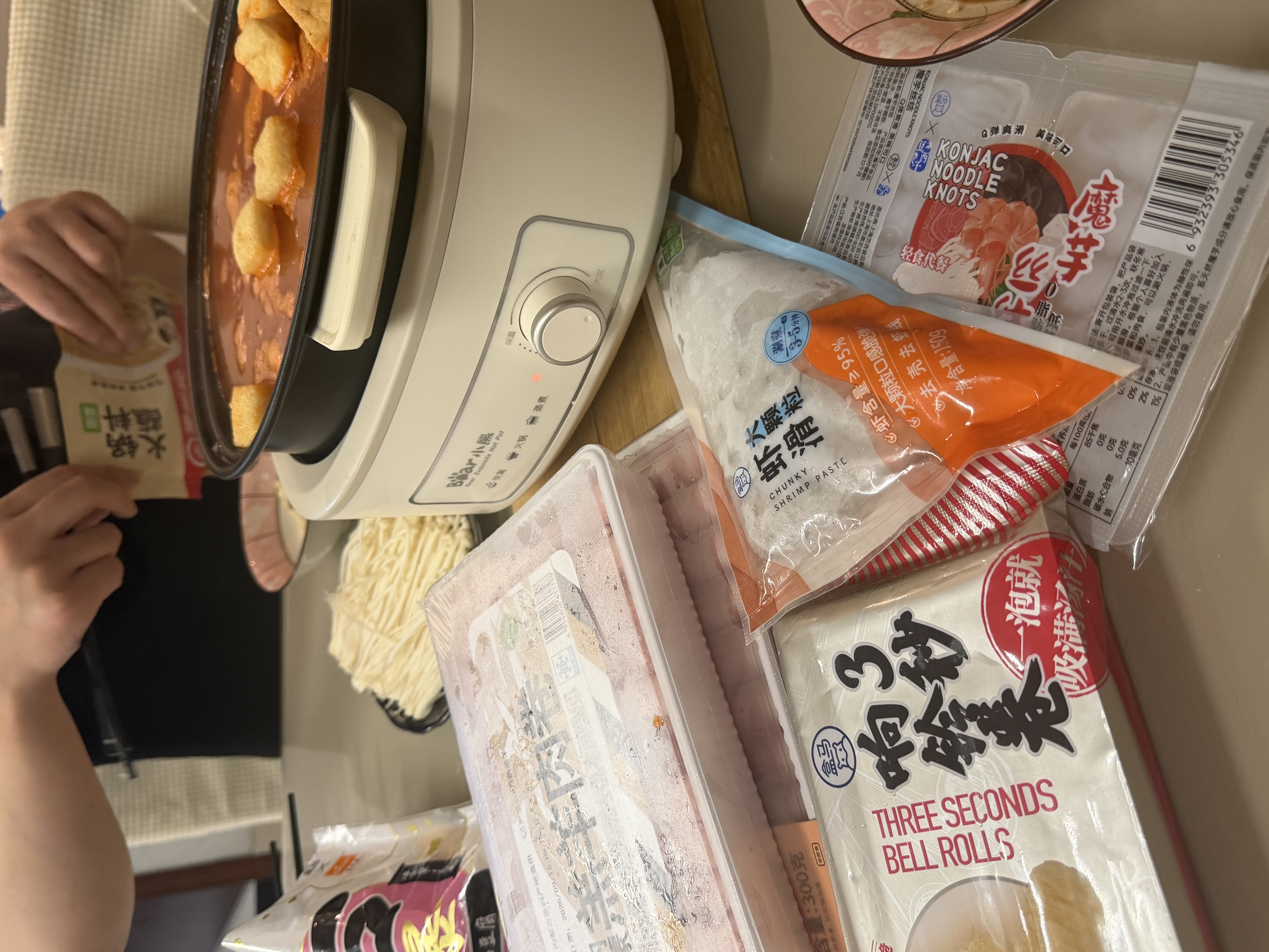 小熊（Bear）电火锅 火锅专用锅电锅家用3-4个人 不粘分体式可拆洗多功能涮肉电煮锅火锅锅 F40P3 4L防烫把手 实拍图