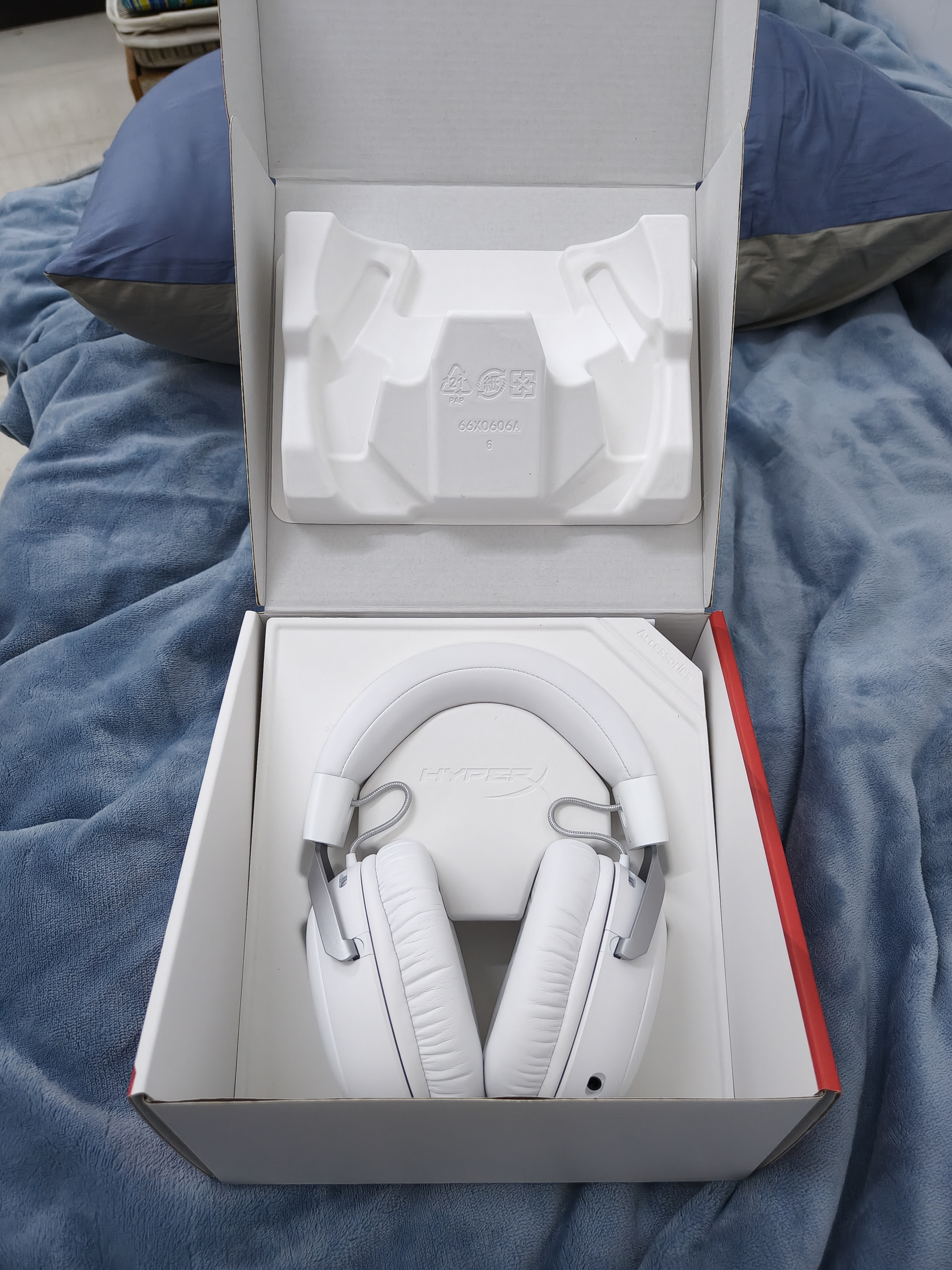 极度未知（HYPERX）飓风2飓风3系列电竞游戏耳机头戴式 fps吃鸡耳麦降噪麦克风 原金士顿cloud2电竞耳机 飓风3无线加强版 冰霜白【200小时长续航】 实拍图