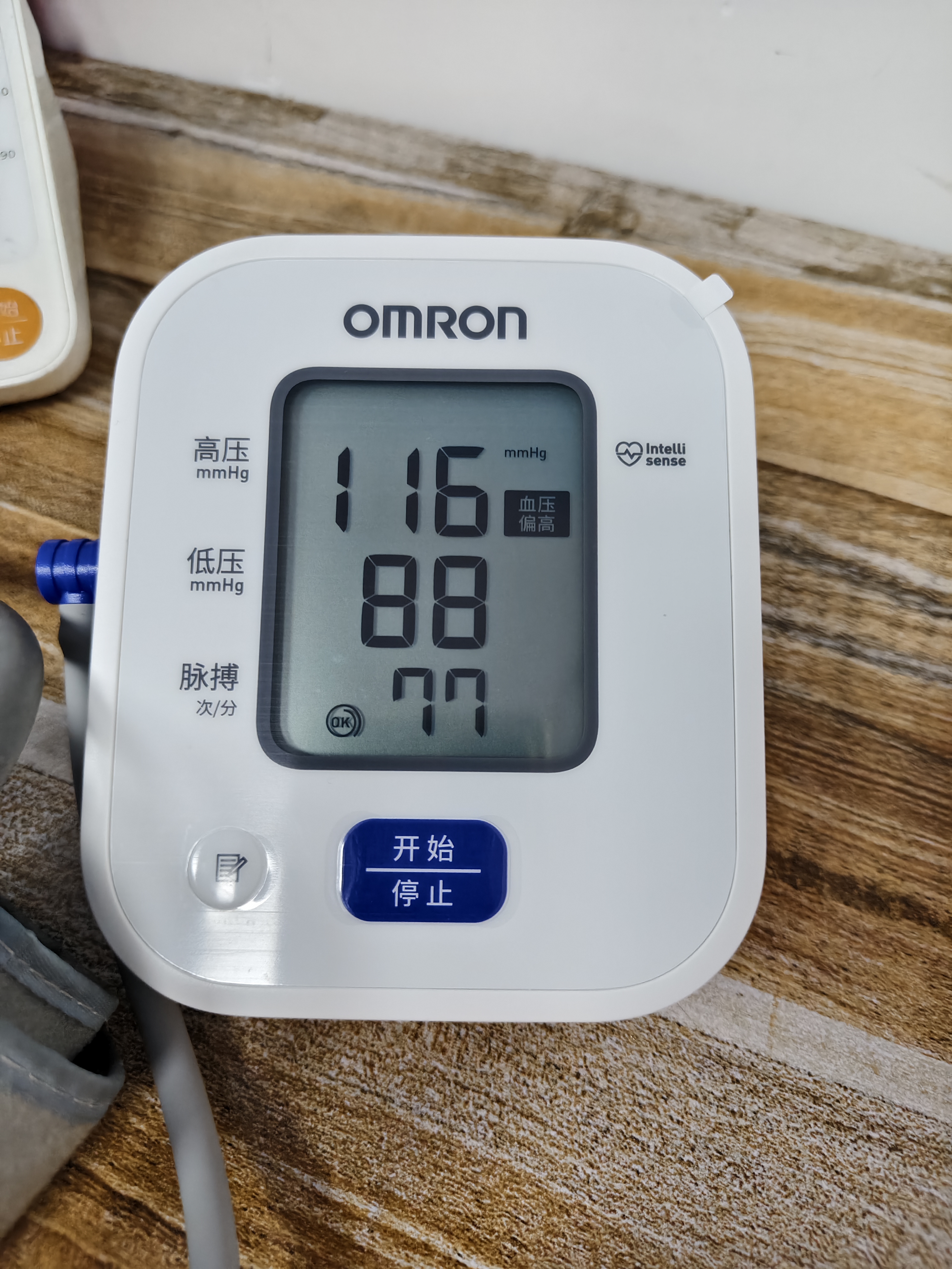 欧姆龙（OMRON）上臂式电子血压计血压仪家用 大屏医用高精准U701 实拍图