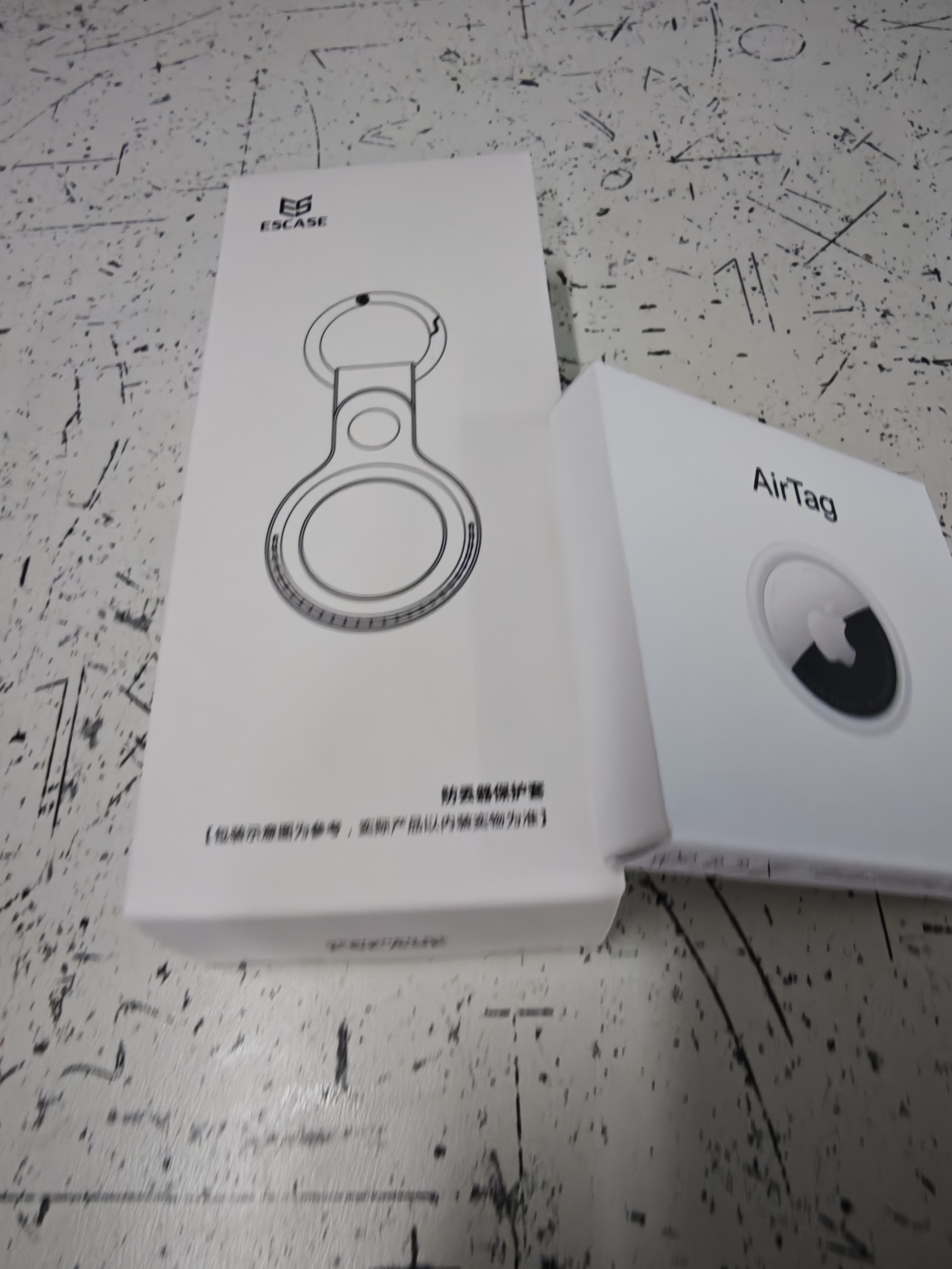 Apple/苹果/苹果【新品】 AirTag (单件装) 第二代 定位器 防丢 可连接手机 宠物 儿童 老人 定位防丢器 实拍图
