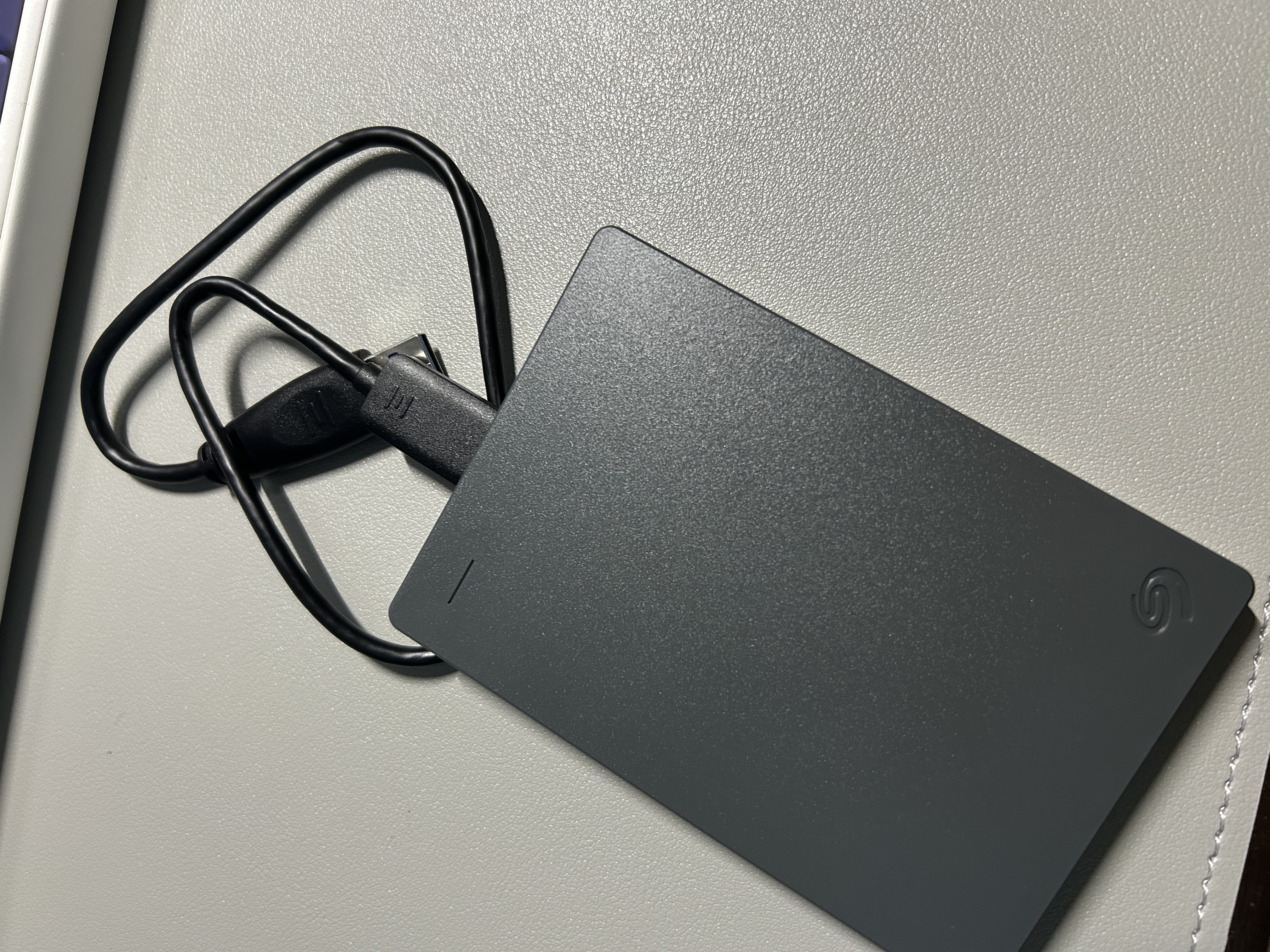 希捷（SEAGATE）移动硬盘2TB USB3.0 简系列2.5英寸 灰色 机械硬盘 便携大容量 笔记本电脑外接 外置办公 家庭存储 实拍图