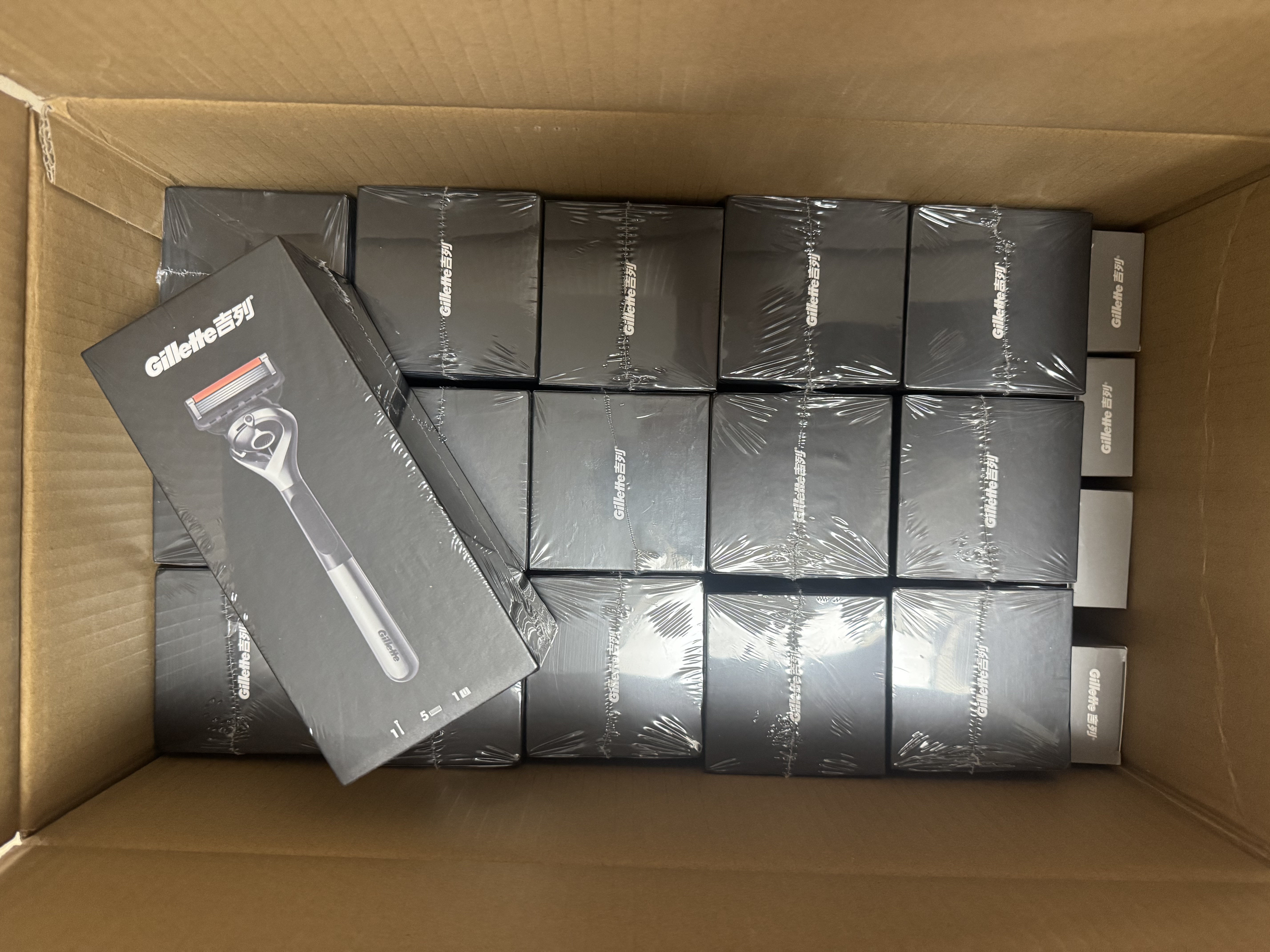 吉列锋隐5致顺PRO 1刀架5刀头 5层刀片 手动式剃刮胡须刀 生日礼物便携男士 京东自营旗舰 非吉利 防刮伤免须泡 实拍图