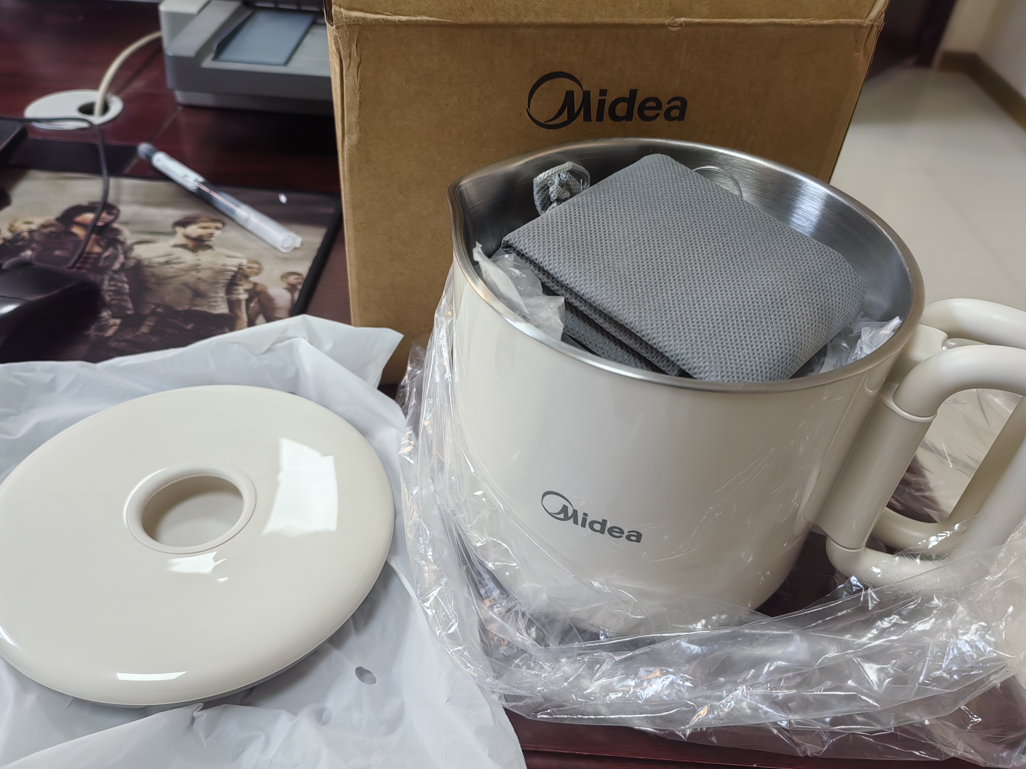 美的（Midea）便携电热水壶折叠0.7L容量差旅母婴级316L不锈钢自动断电蒸饮煮泡面杯MK-SH07S104-PRO 实拍图