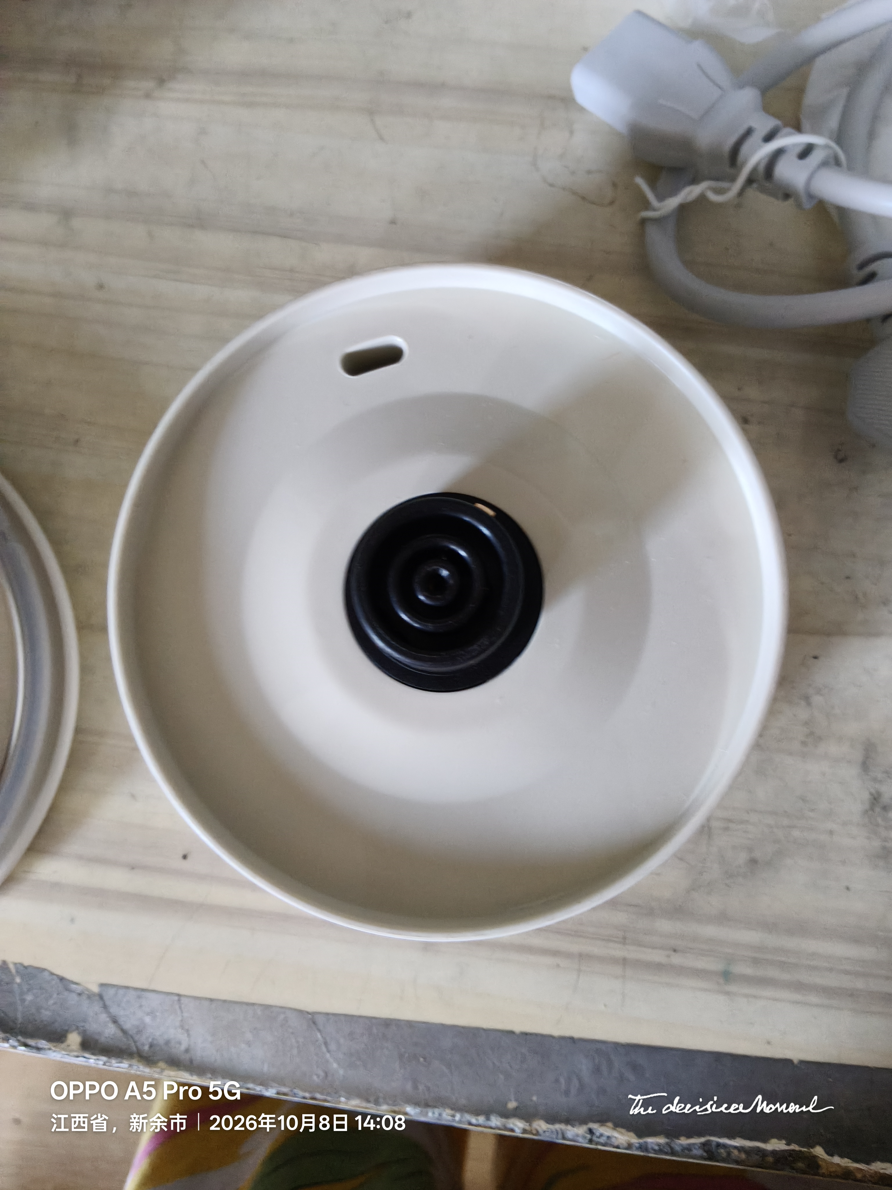 美的便携式烧水壶0.7升 316L不锈钢折叠水壶 无缝内胆电热水壶 出差旅行电水壶 0.7L 两档加热 带蒸片 实拍图