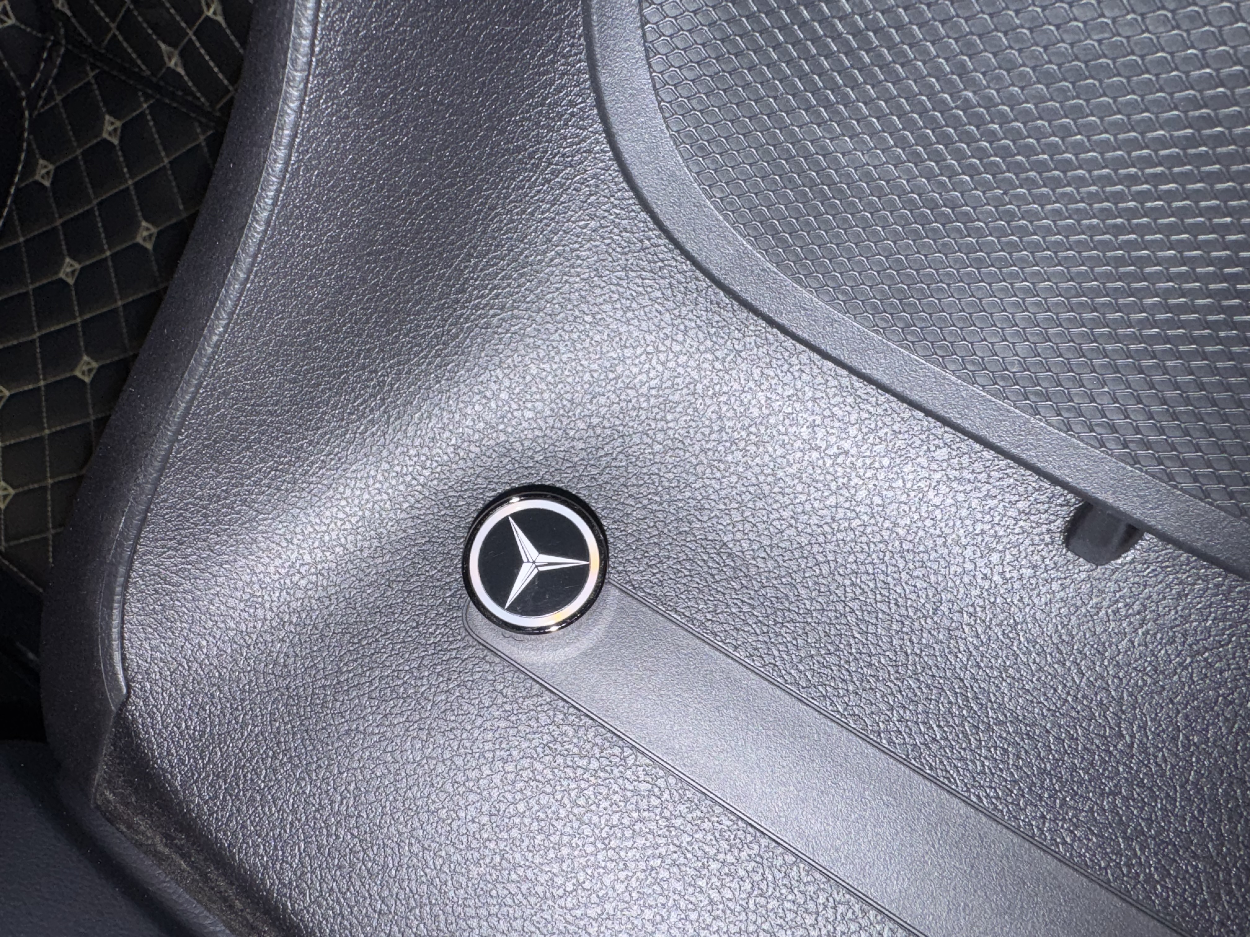 GETEA适用奔驰u盘c260l行车记录仪u盘Type-C高速GLC300l迈巴赫s400c级gls车E级e300l车载迷你可发光优盘 金属款128GB【RGB氛围灯效 | 高清循环录制】 实拍图