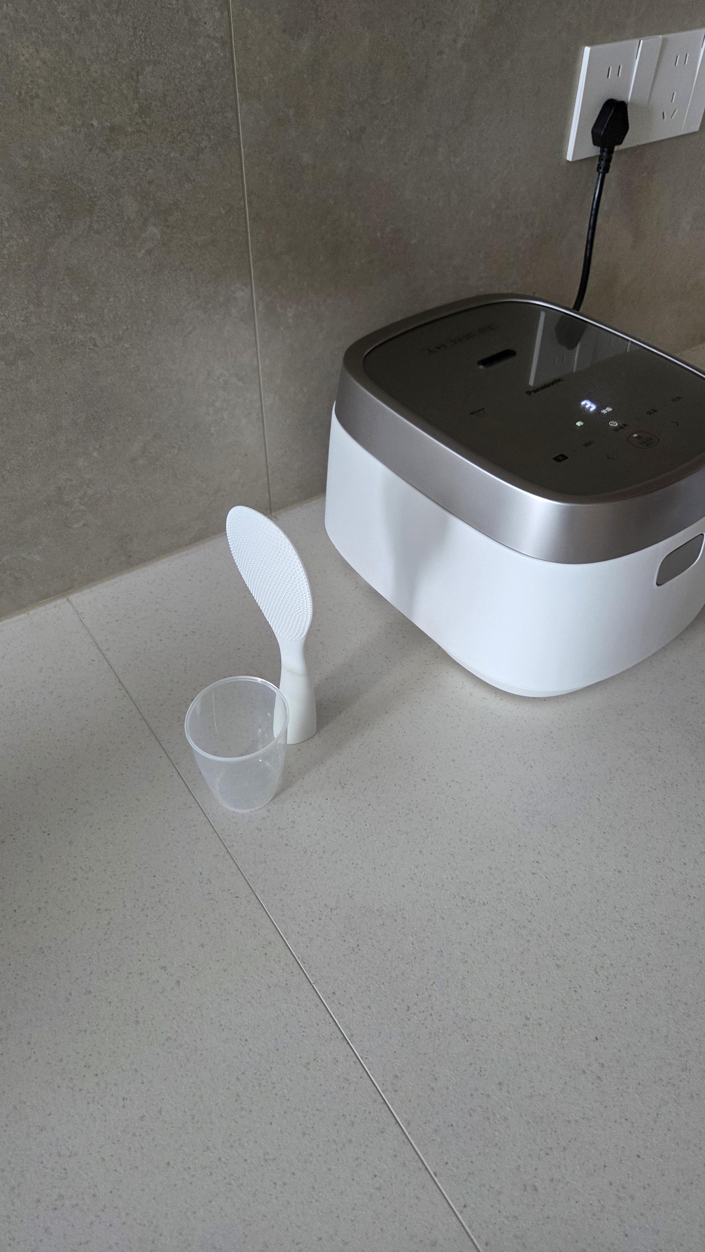 松下（Panasonic）【国家补贴】饭光光2.0电饭煲0涂层内胆不粘锅IH加热家用2.9L不锈钢无涂层电饭锅3-4人SR-HNS102-W 实拍图