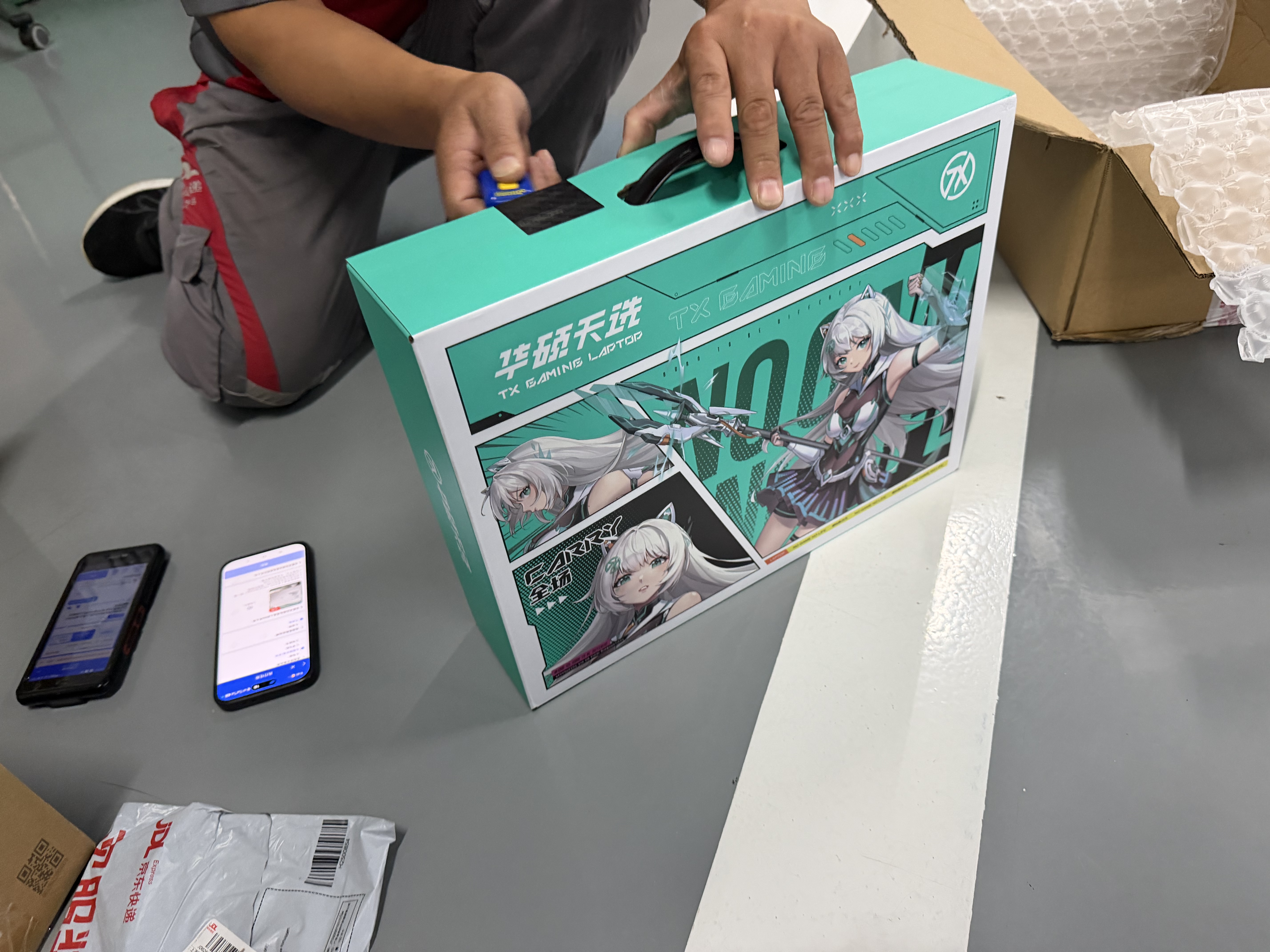华硕（ASUS）华硕天选6 Pro 锐龙版 16英寸 学生优惠 游戏本 笔记本电脑 锐龙9 7845HX/RTX5060/魔幻青 2.5K 16G内存/512GB高速固态硬盘 16:10高色域电竞屏 实拍图