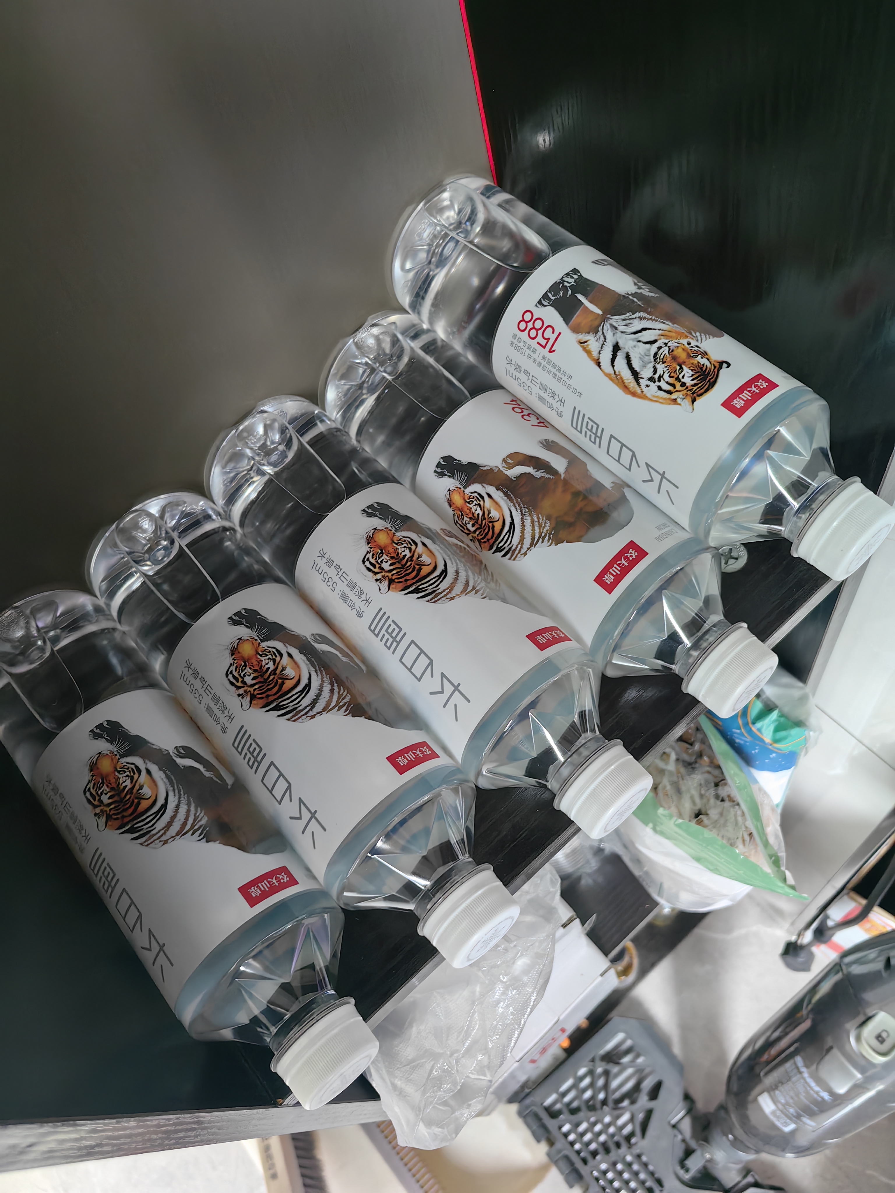 农夫山泉长白山天然矿泉水饮用水长白雪 535ml*24瓶 整箱装 实拍图
