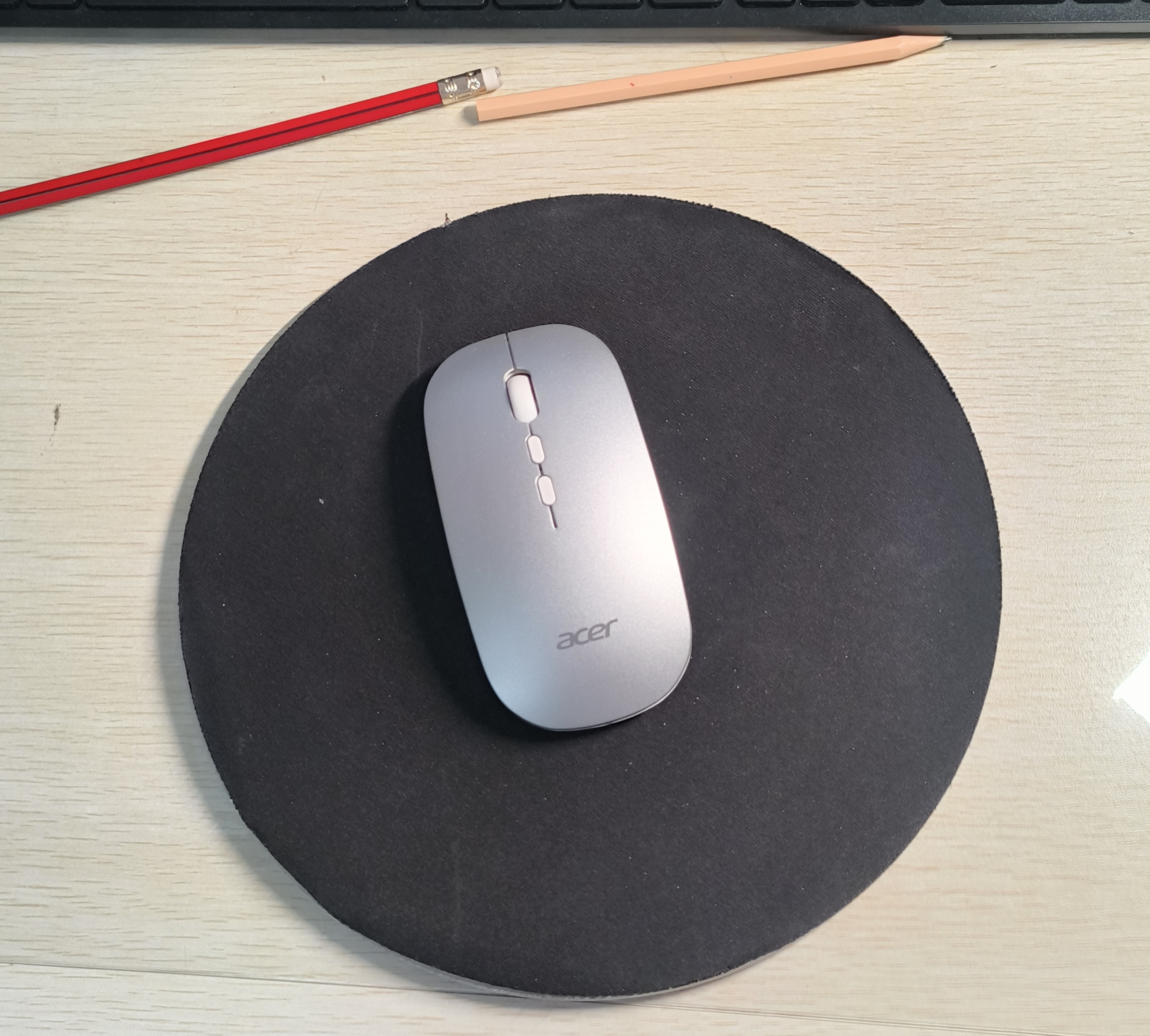 宏碁（acer）无线鼠标2.4G 轻音按键 充电办公鼠标便携鼠标 笔记本台式机一体机鼠标 电脑鼠标 OMR050pro银 实拍图