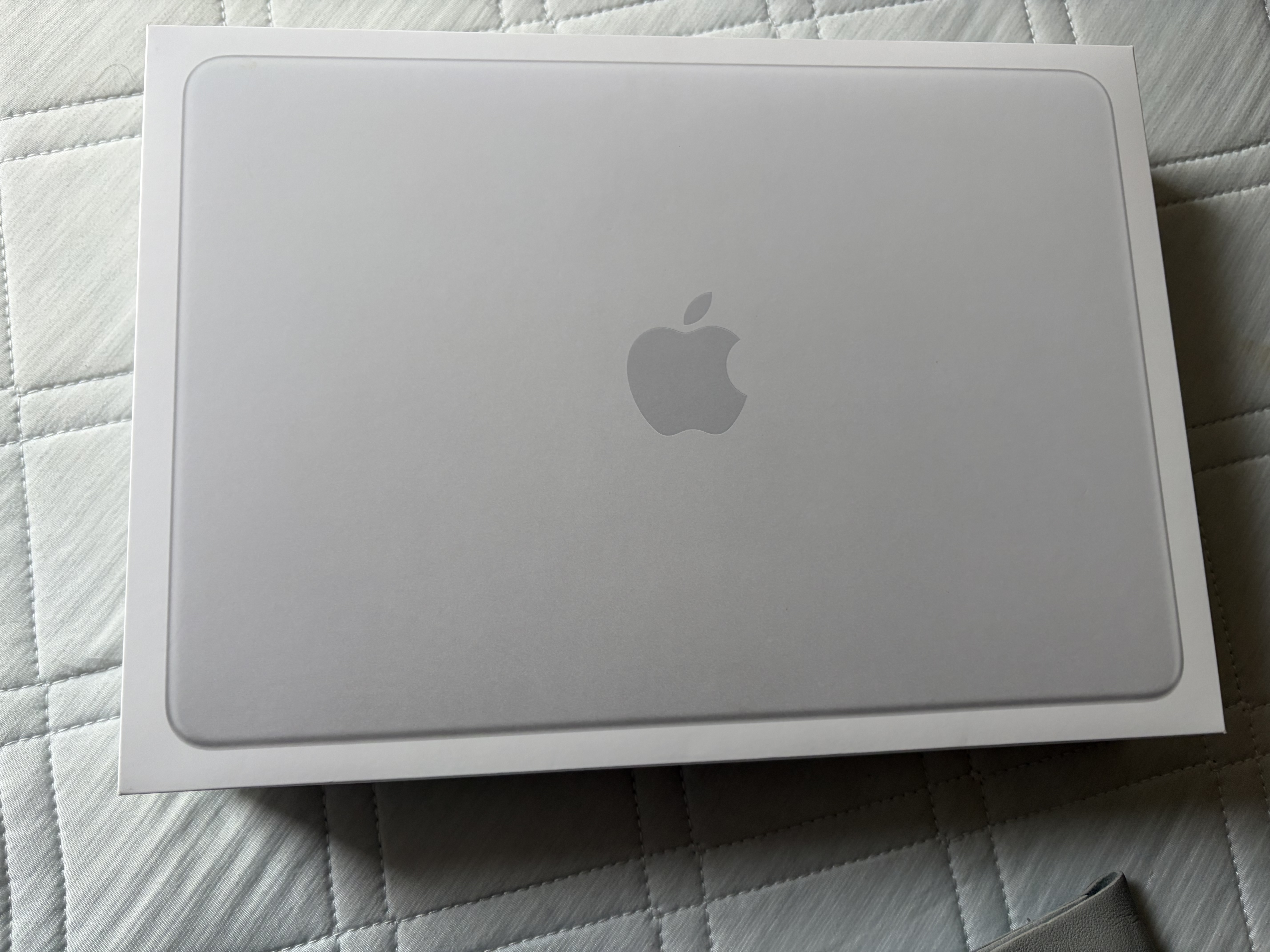 苹果/苹果AI笔记本/MacBookNeo13英寸A18 Pro(6+5核)8G 512G银色笔记本电脑MHFC4CH/A 实拍图