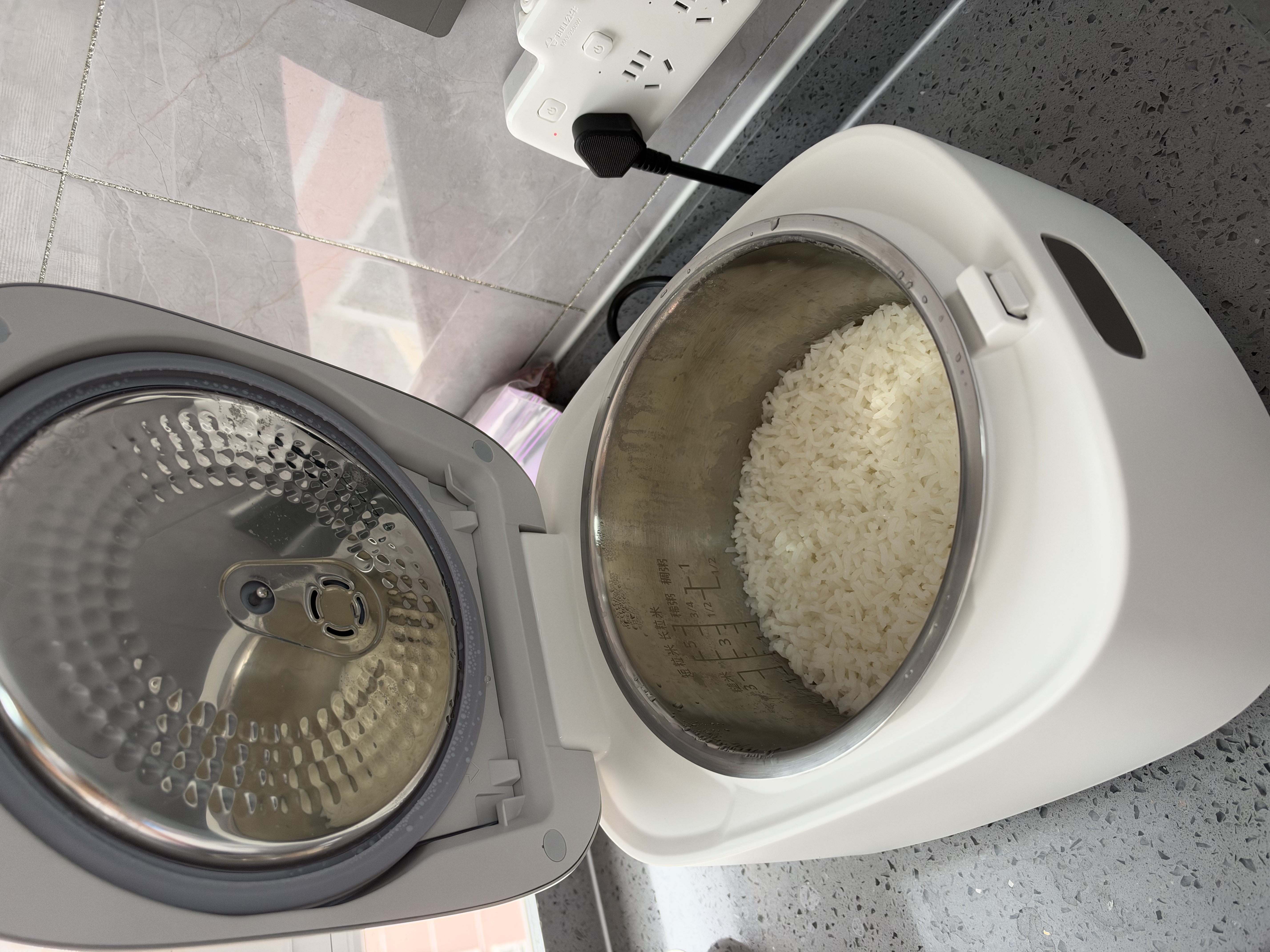 松下（Panasonic）【国家补贴】饭光光2.0电饭煲0涂层内胆不粘锅IH加热家用2.9L不锈钢无涂层电饭锅3-4人SR-HNS102-W 实拍图