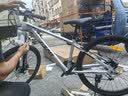京东京造 XC350山地自行车铝合金禧玛诺21速油压碟刹成年人学生15寸时空银 实拍图