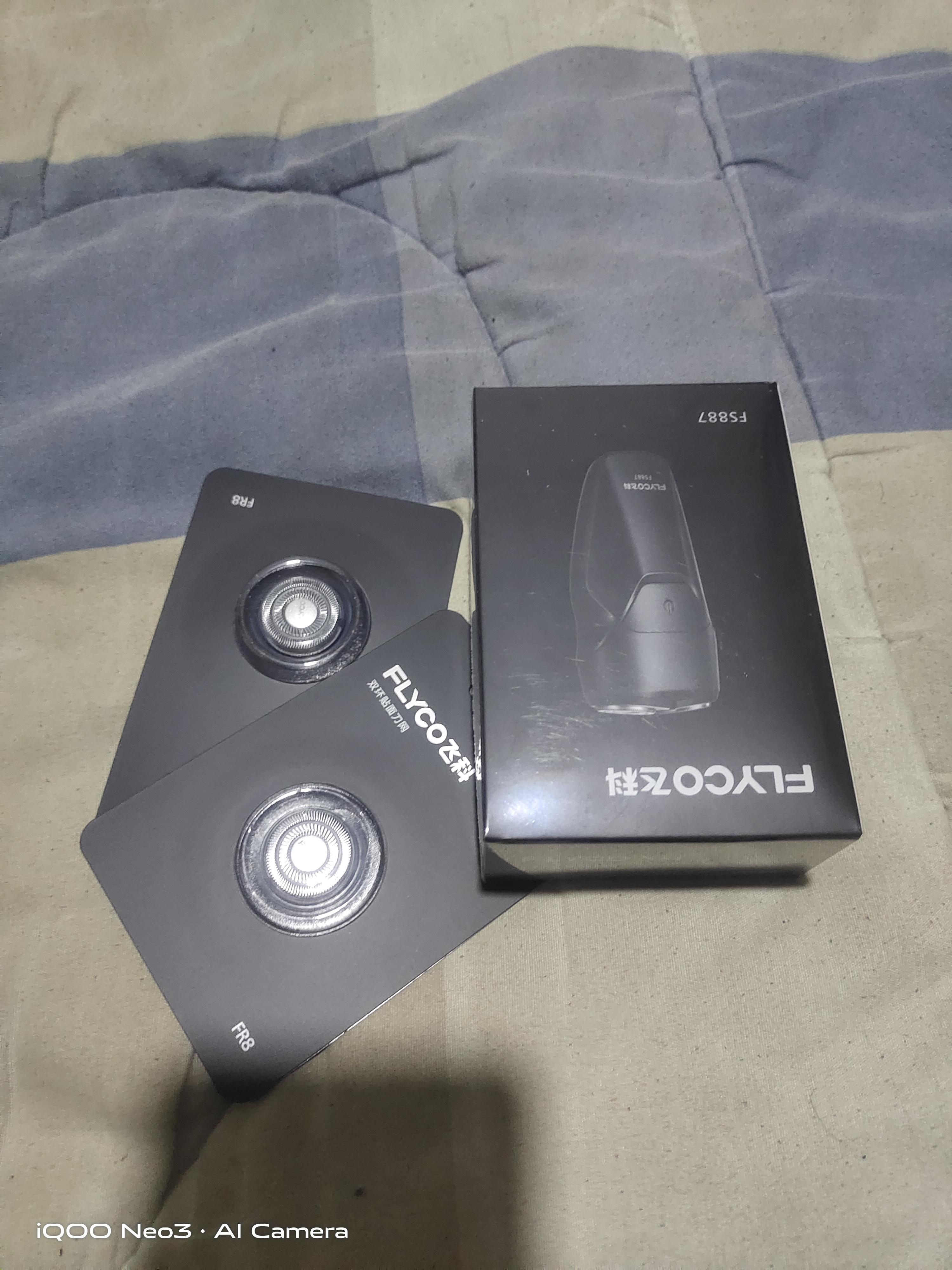 飞科（FLYCO） 剃须刀电动刮胡刀双头全身水洗智能须刨便携式迷你差旅便携男士胡须刀生日开学送男友礼物 FS887黑色【含2个原装刀头】 实拍图