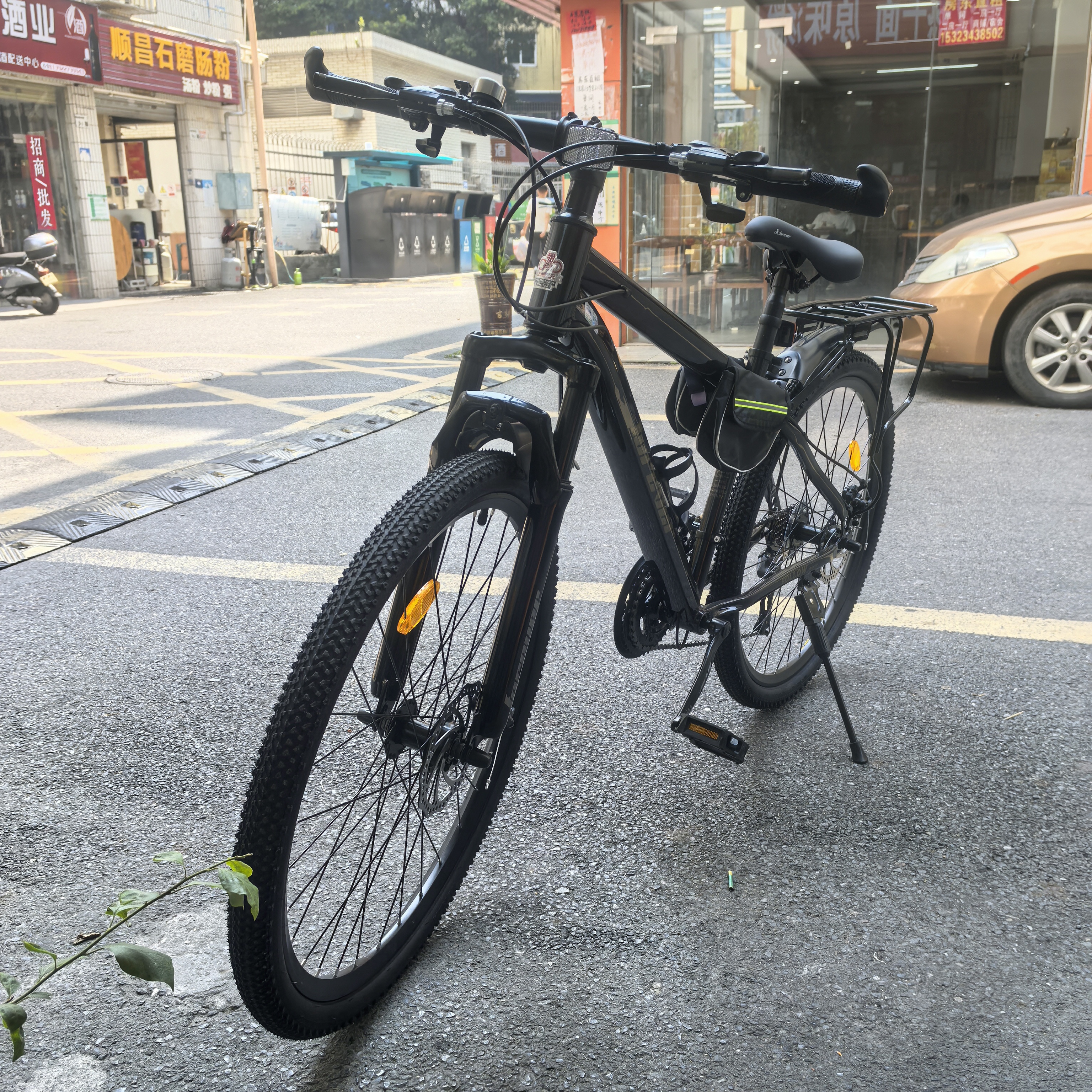 永久自行车成人山地车自行车学生男女铝合金变速公路自行车油碟单车 【钢架/全套轴承】黑金色 24速 26寸【推荐155-185cm】 实拍图