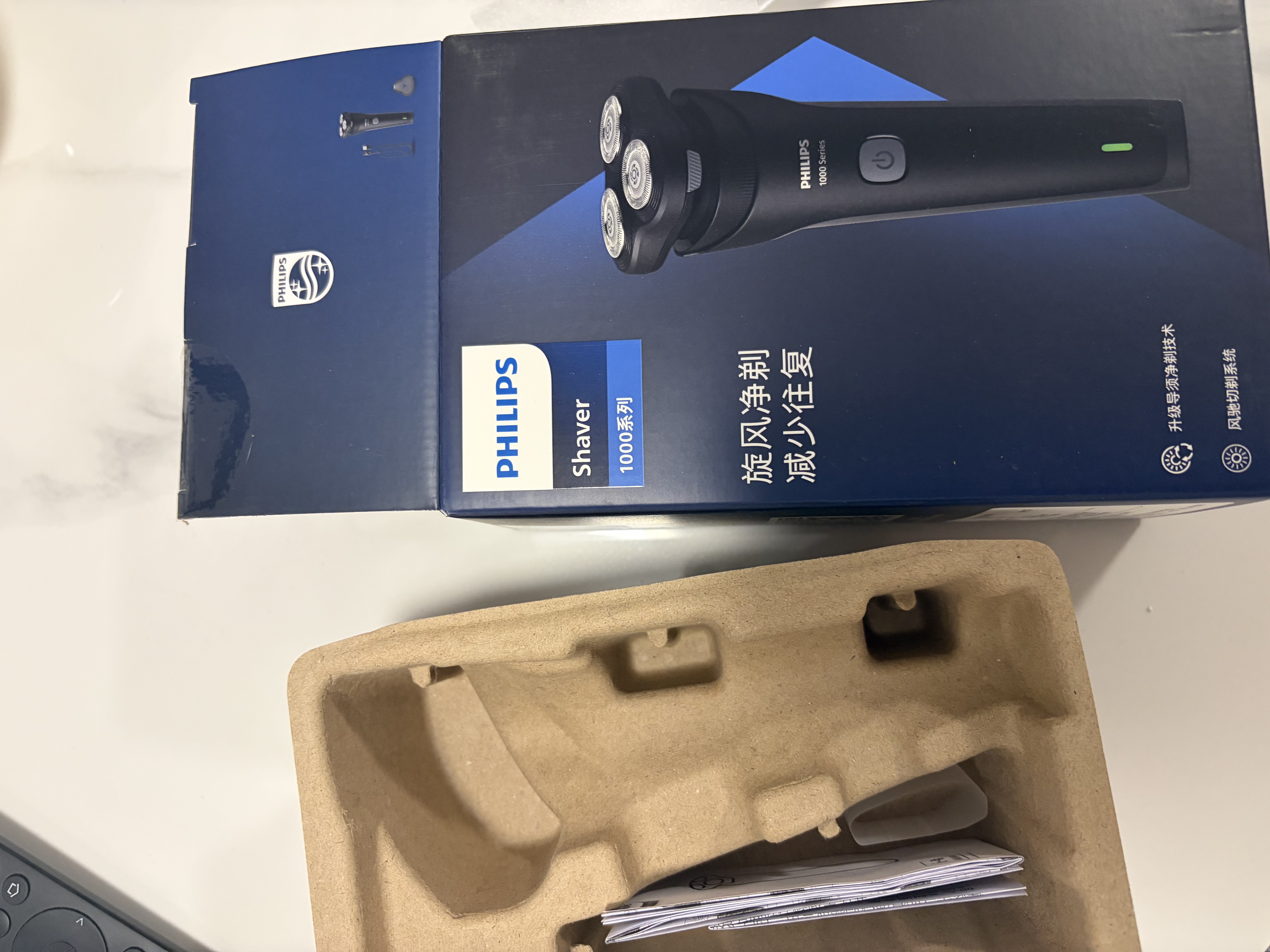 飞利浦（PHILIPS）剃须刀官方旗舰正品电动刮胡刀新一代旋风1系全身水洗原装进口刀头送老公男友礼物 【小旋风1系升级款】炫光黑S1887 礼袋+收纳包 实拍图