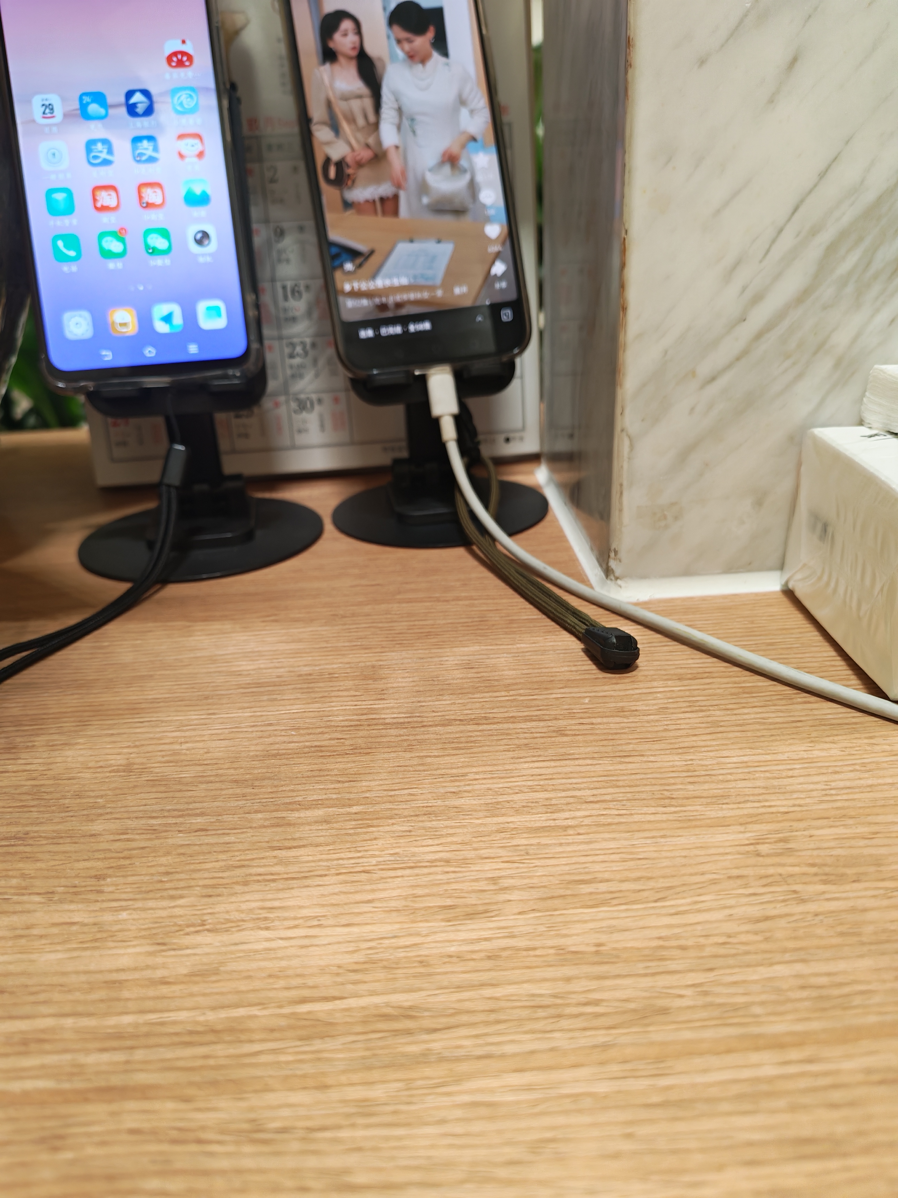 【热销百万|京配包邮】碳钢金属底座手机支架IPAD平板支架懒人桌面直播旋转可调节升降便携可折叠 金属底座旋转折叠手机支架-黑色 实拍图