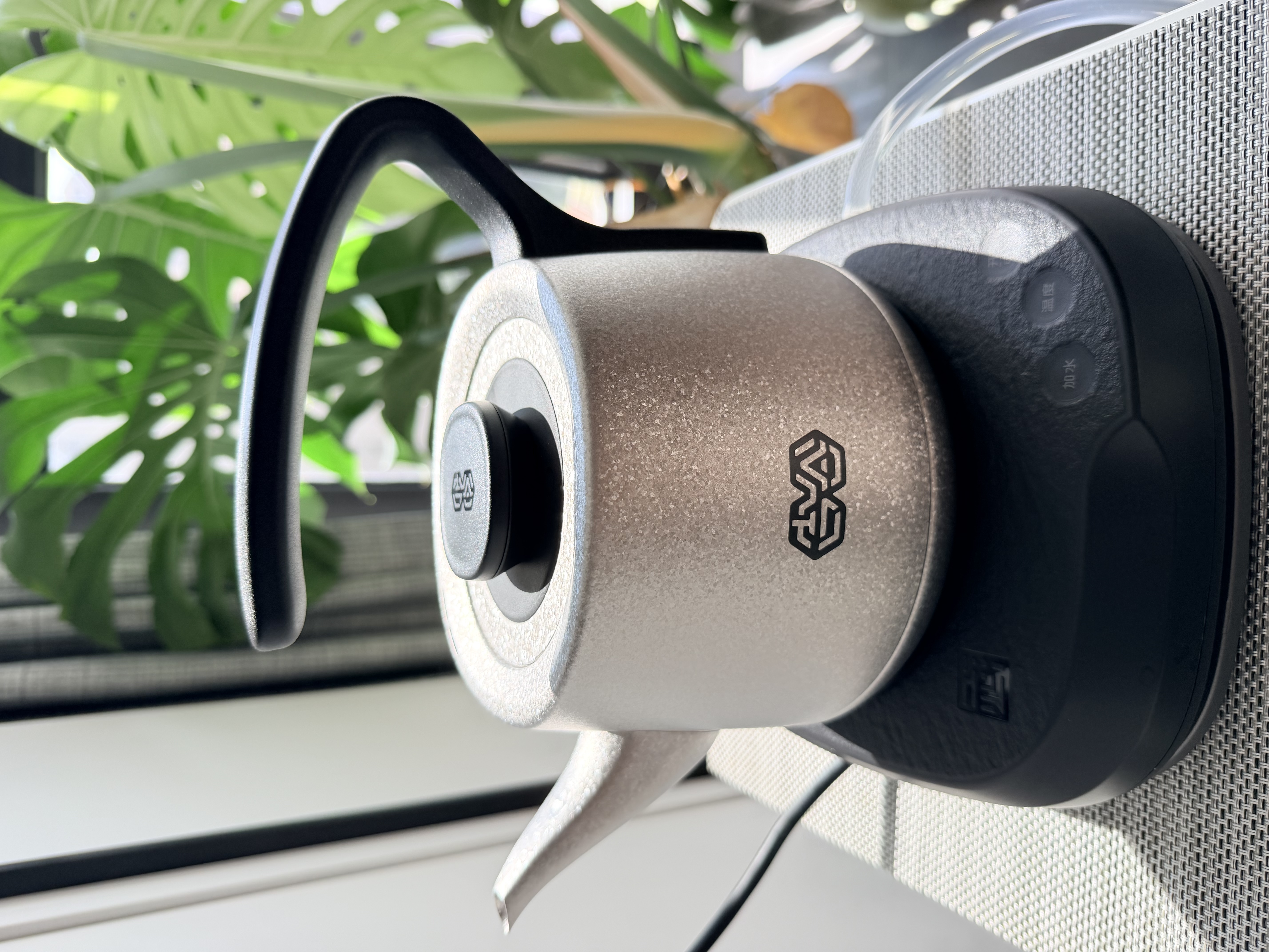 吉谷（K·KOU）纯钛电烧水壶 全自动底部上水茶台电水壶 家用办公室泡茶专用恒温茶具一体机0.8L TB012 实拍图