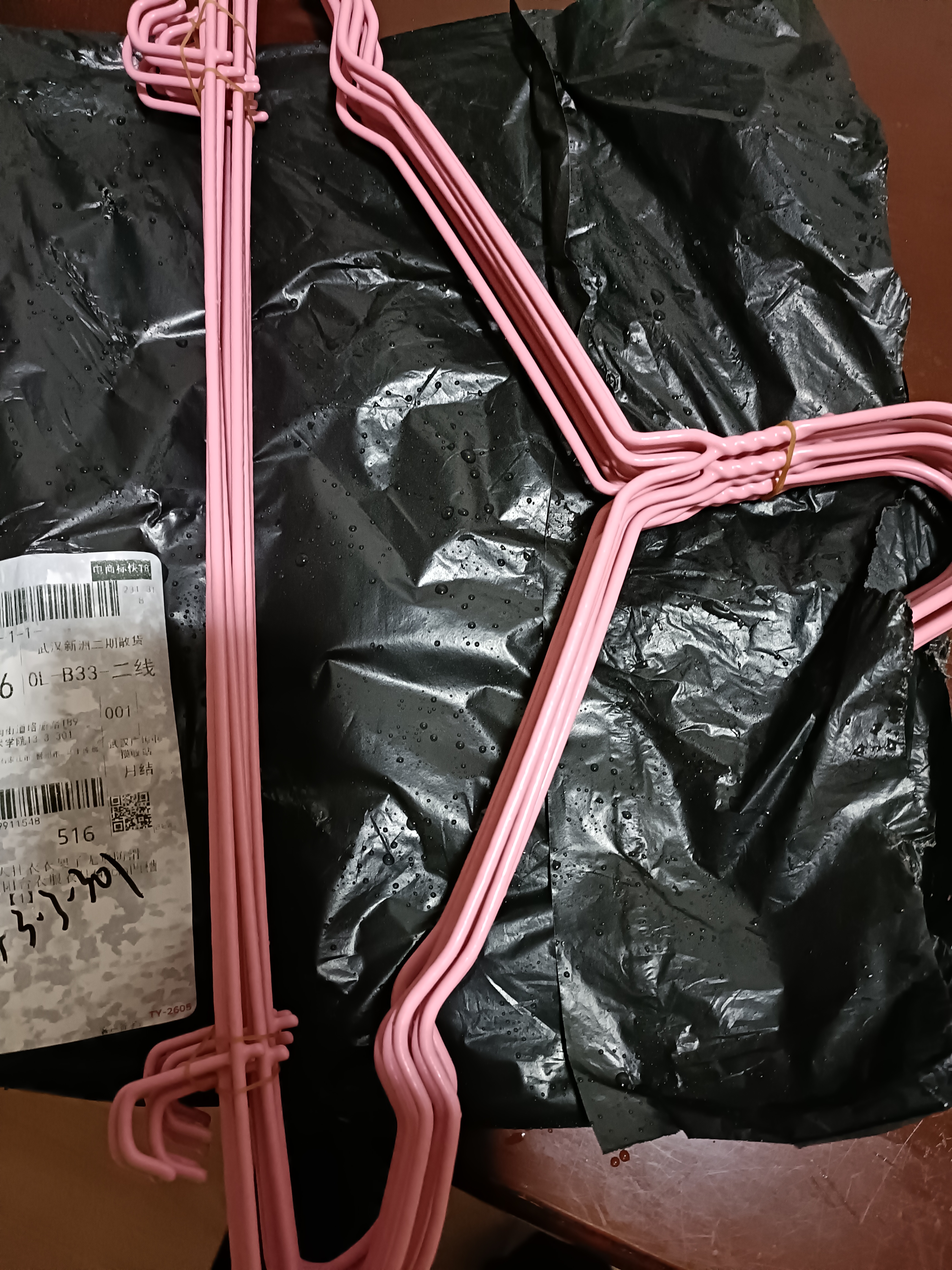 衣架成人加粗防滑加厚学生宿舍无痕挂衣架家用衣服晾衣架撑子衣挂 40cm升级款 凹槽带钩（四季款） 10支装（颜色随机） 实拍图