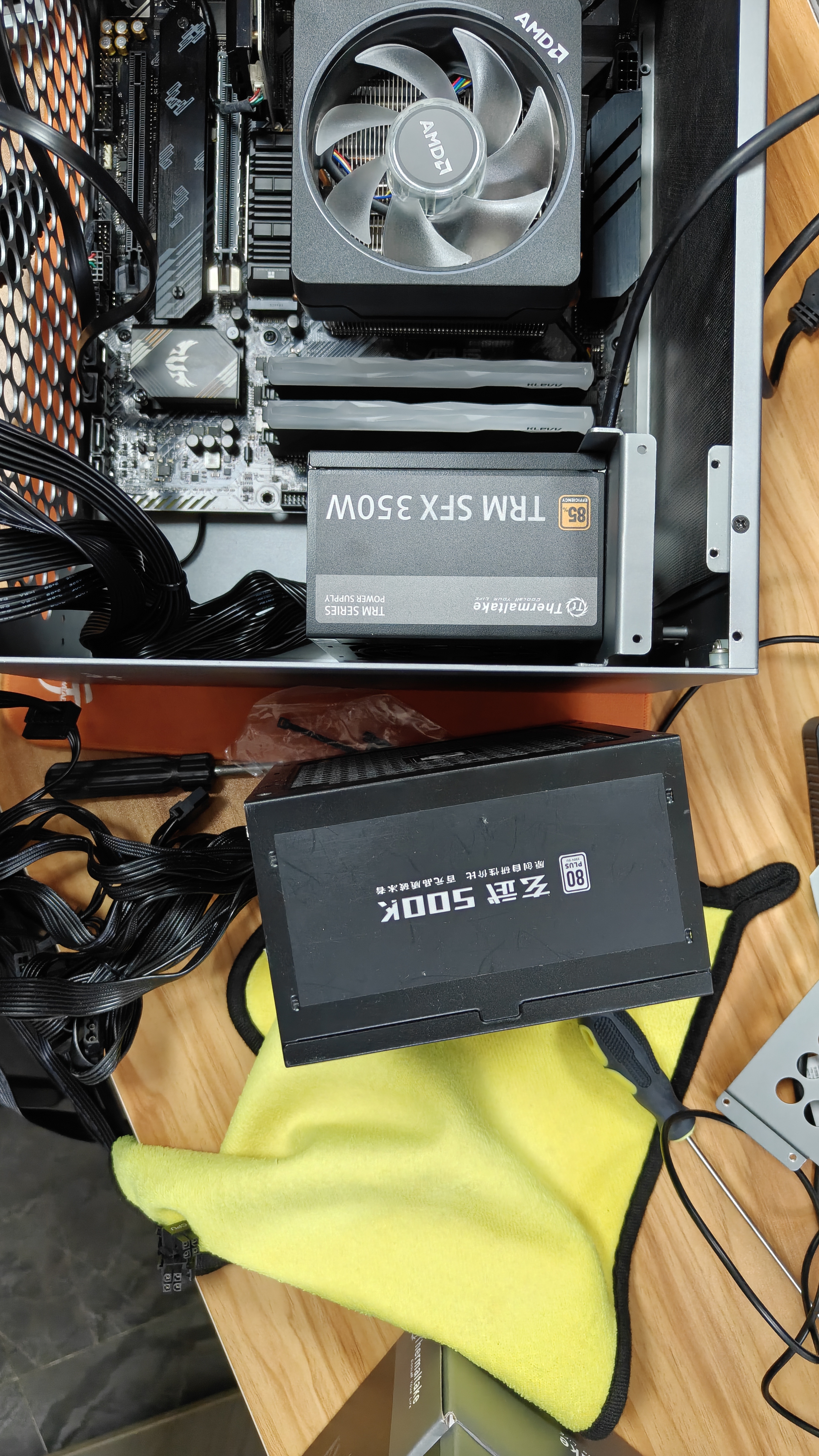 Thermaltake（Tt）额定350W TRM SFX 350 电脑电源（智能温控风扇/主动PFC/小尺寸/无转接架） 实拍图